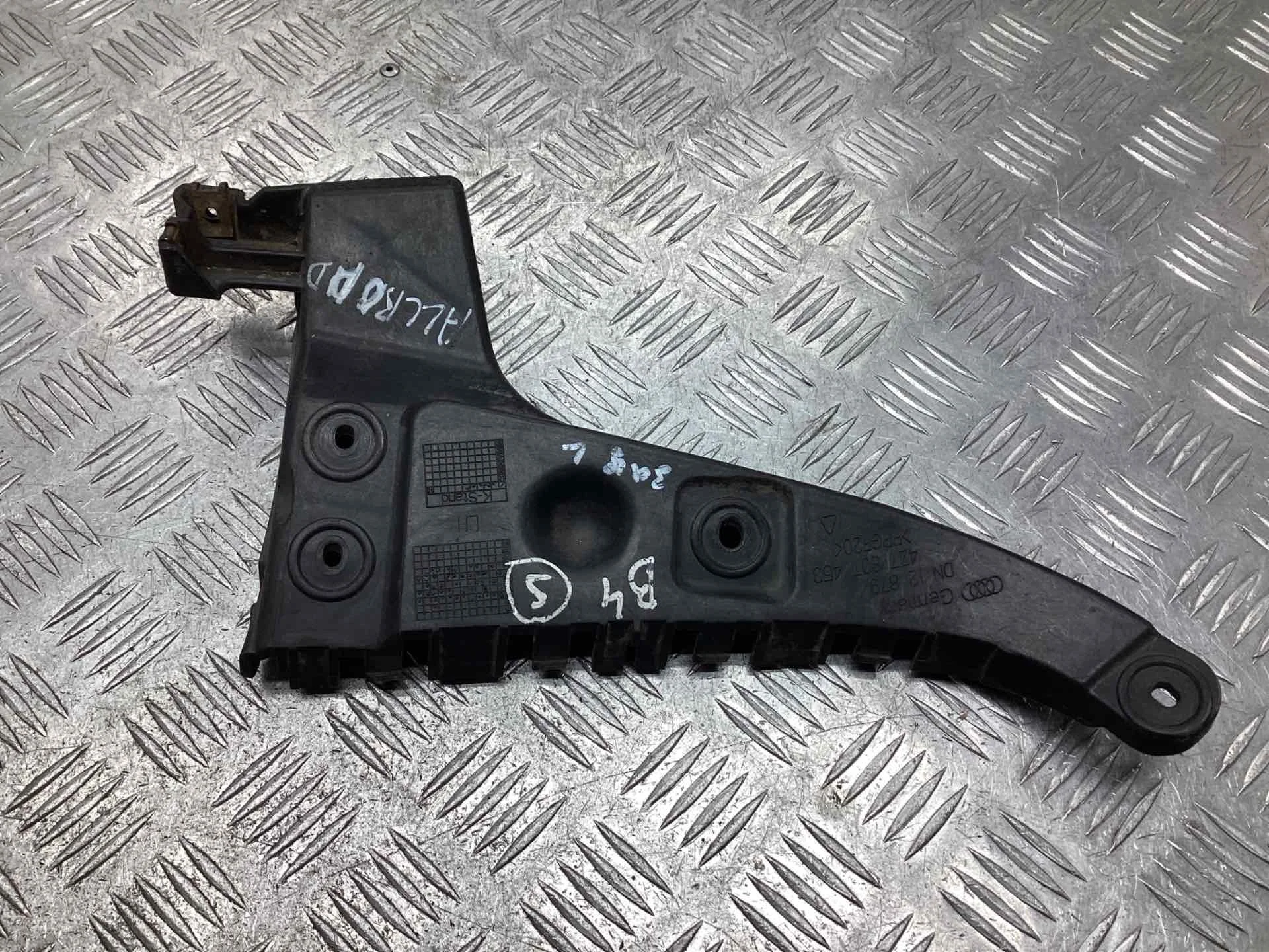Кронштейн крепления бампера заднего Audi A6 Allroad A6 Allroad C5 (4BH) 2000-2005 2005 2,5 TDi Дизель АКПП Универсал.
