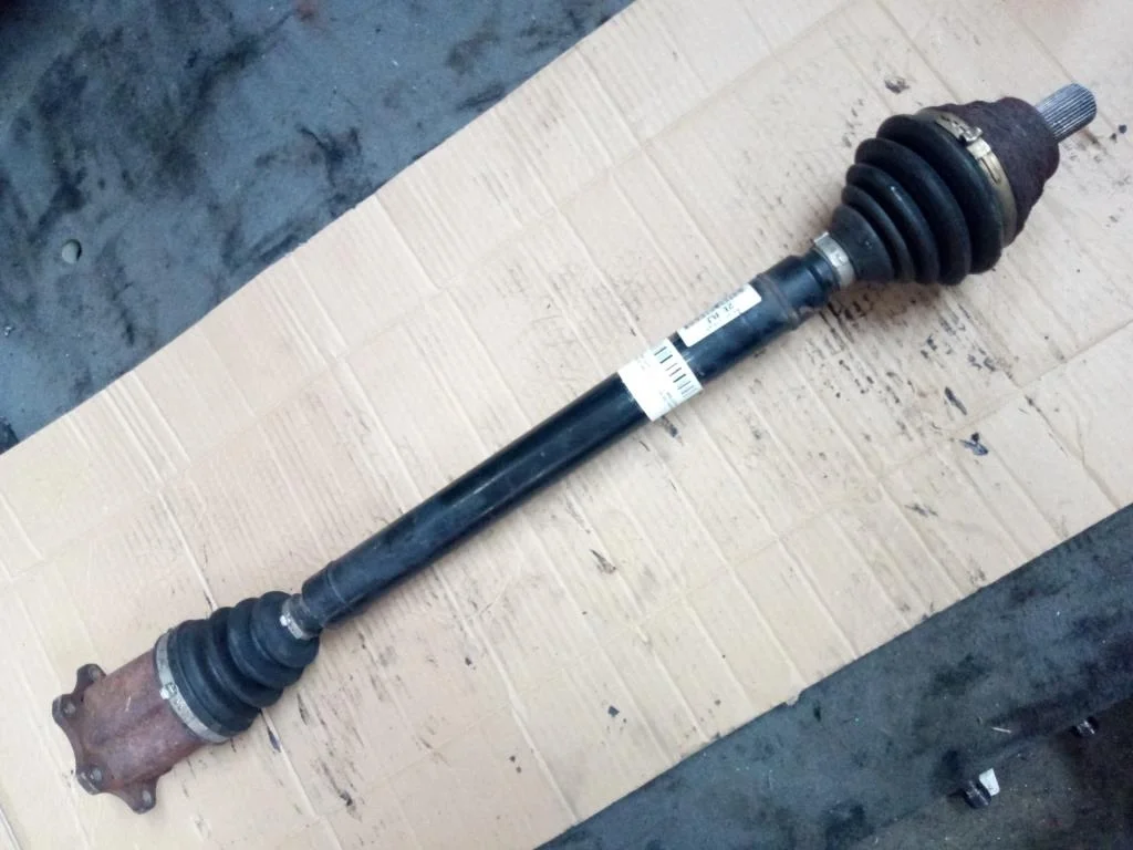 Полуось передняя правая (приводной вал, ШРУС) Volkswagen Golf Plus Golf+ V (5M) 2005-2014 2006 1,9 TDi Дизель АКПП Хэтчбек.