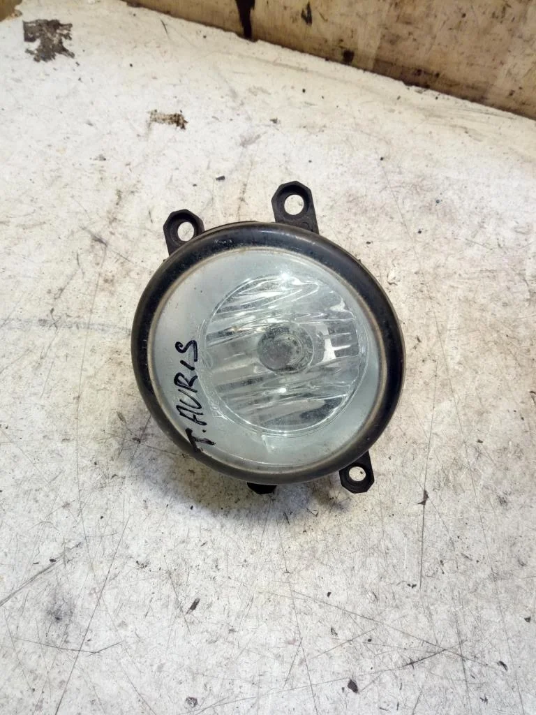Фара противотуманная правая Toyota Auris Auris I (E150) 2006-2012 2006