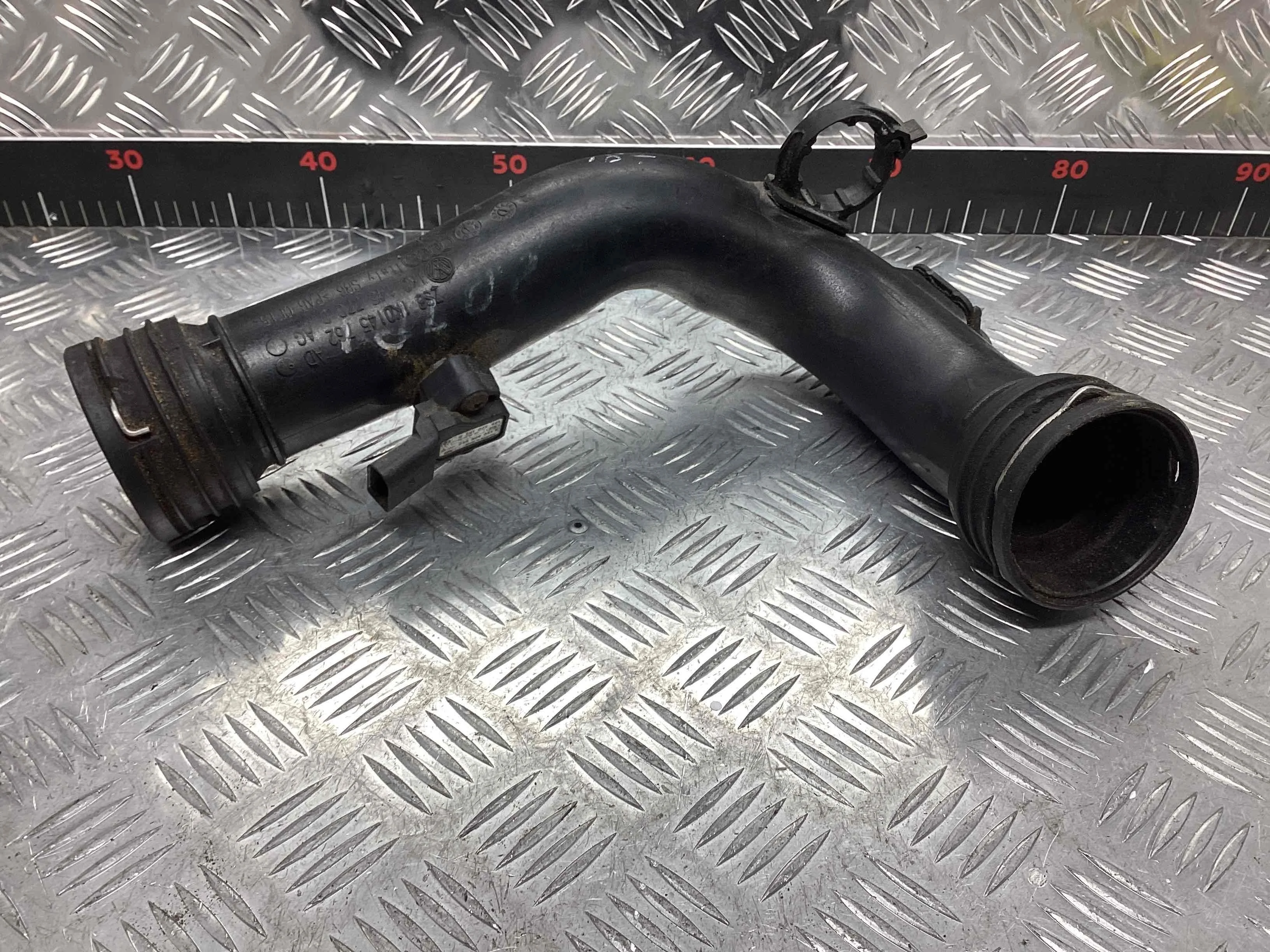 Патрубок интеркулера Volkswagen Passat Passat B6 (3C) 2005-2010 2005 2,0 TDi Дизель МКПП Седан.