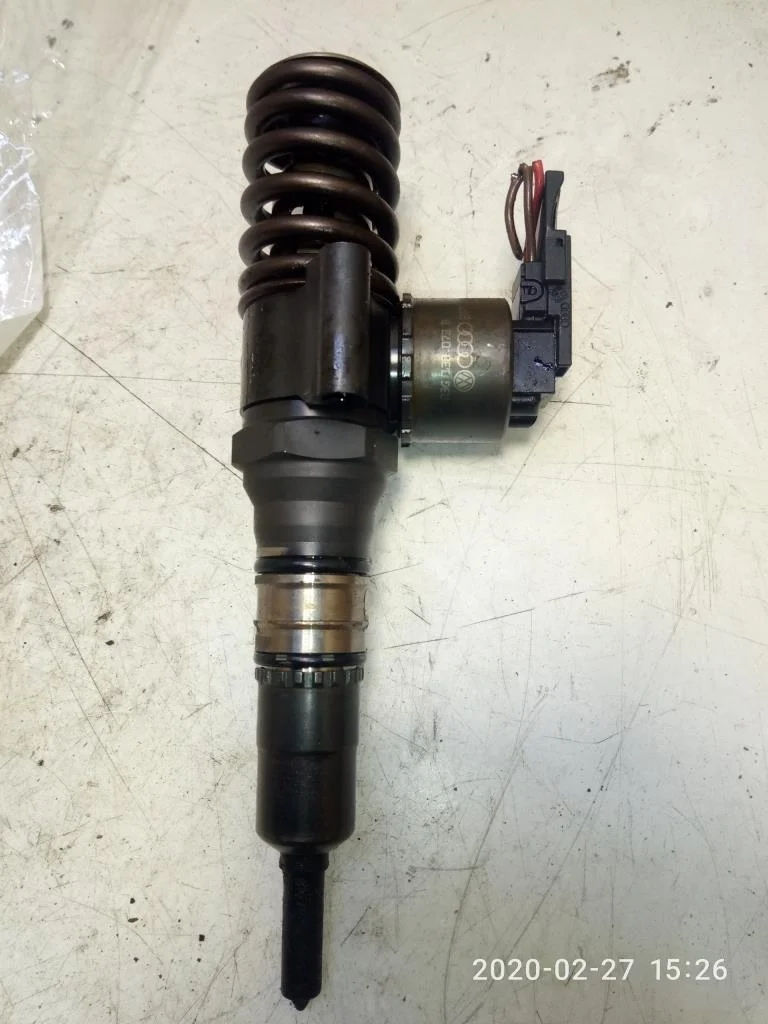 Форсунка Volkswagen Passat Passat B6 (3C) 2005-2010 2005 2,0 TDi Дизель