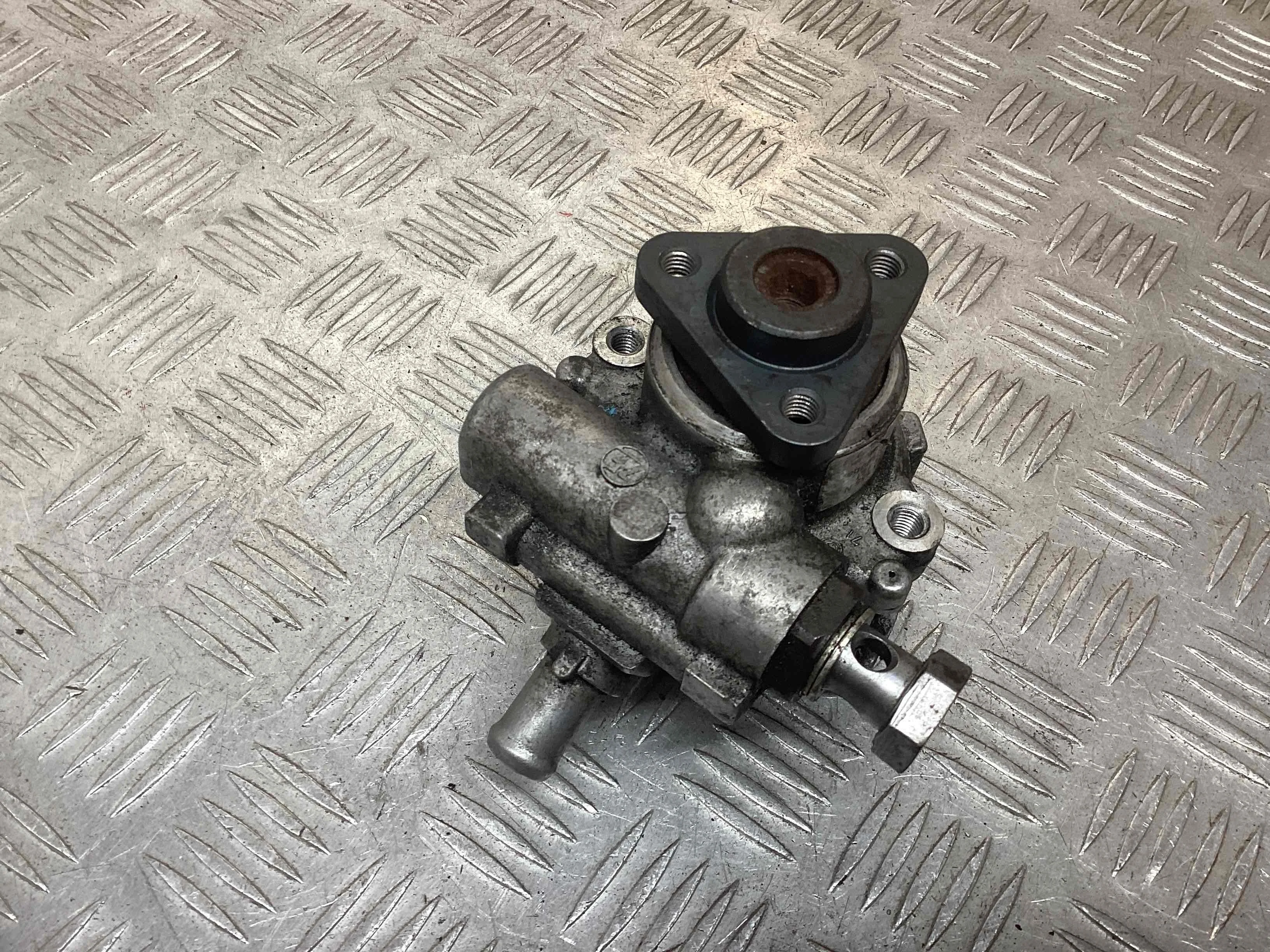 Насос гидроусилителя руля Audi A4 A4 B7 (8EC, 8ED) 2004-2008 2008 2,0 TDi Дизель МКПП Седан.