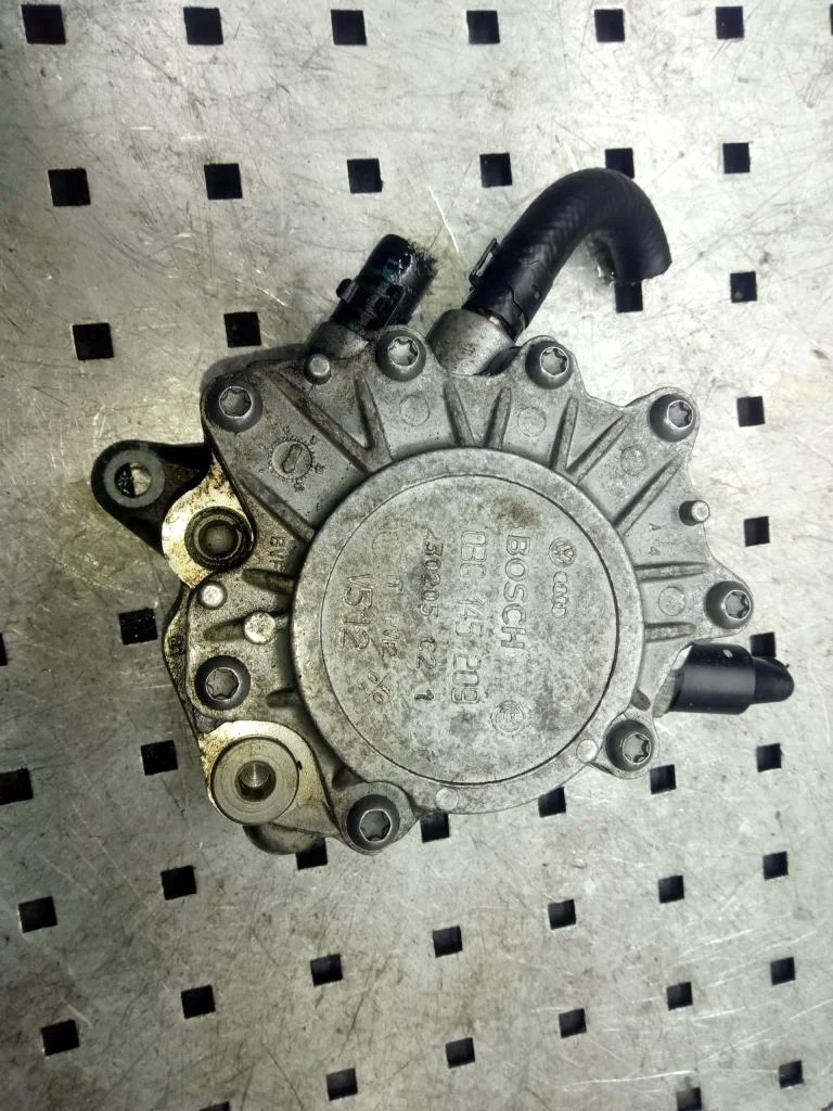 Насос вакуумный Volkswagen Passat Passat B6 (3C) 2005-2010 2008 2,0 TDi Дизель МКПП Седан.