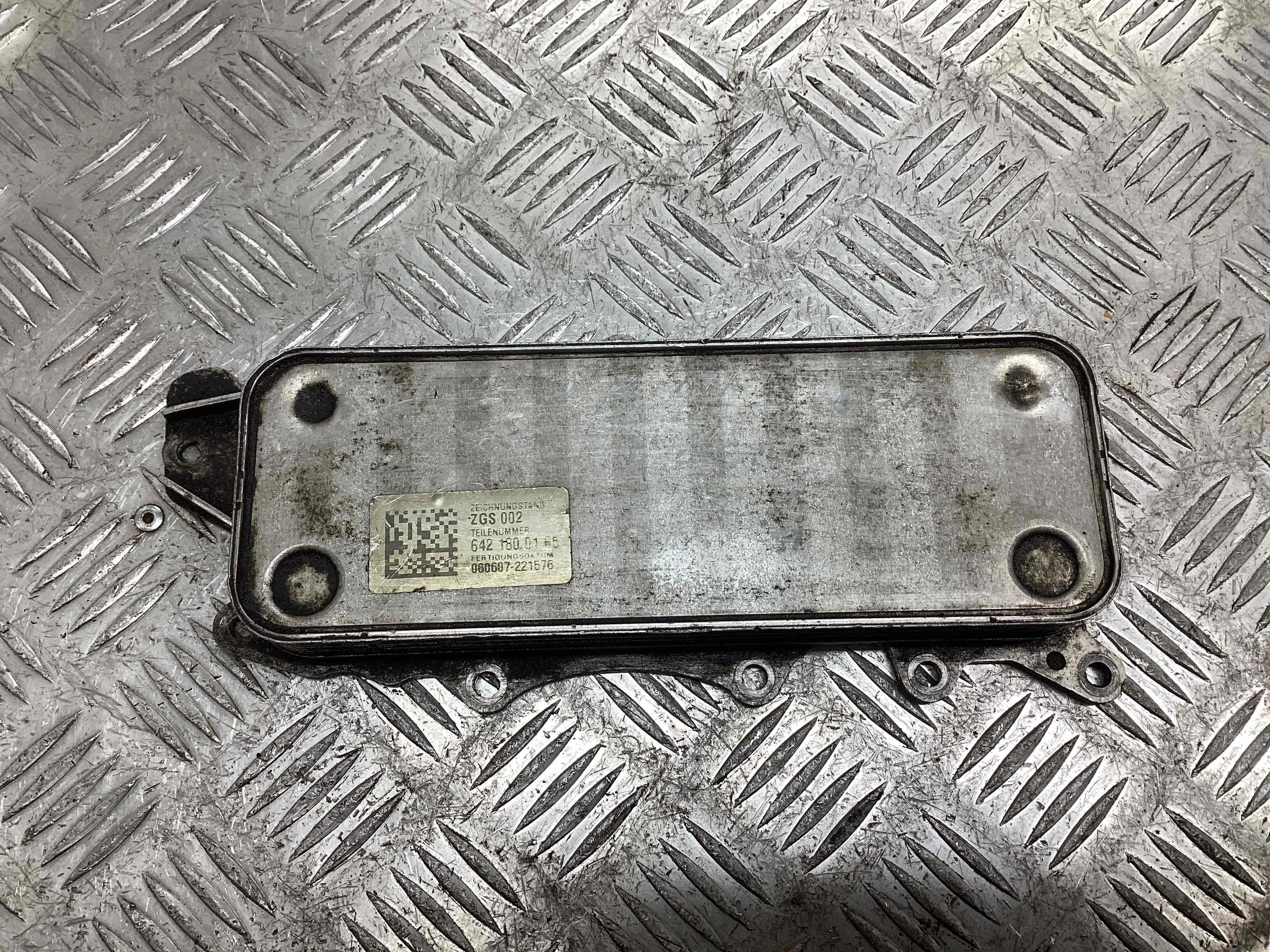 Теплообменник масляного фильтра Mercedes E (W211) 2002-2006  2006 3,0 CDi Дизель АКПП Седан.