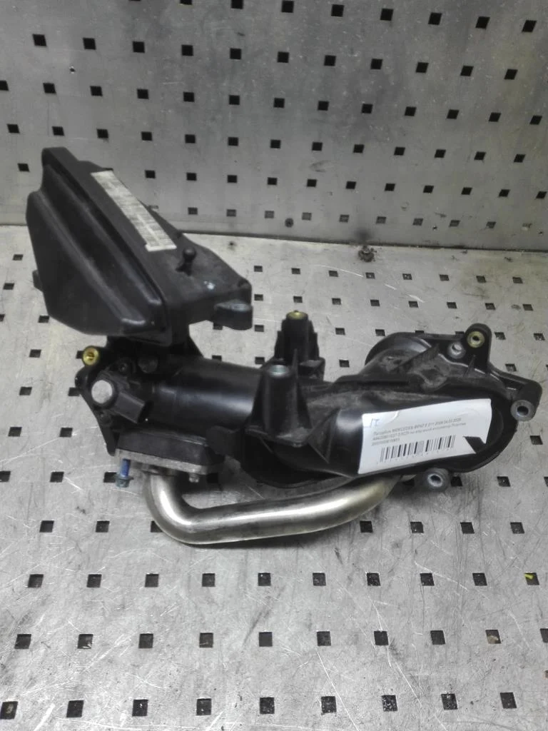 Патрубок впускного коллектора Mercedes E (W211) 2002-2006  2006 3,0 CDi Дизель АКПП Седан.