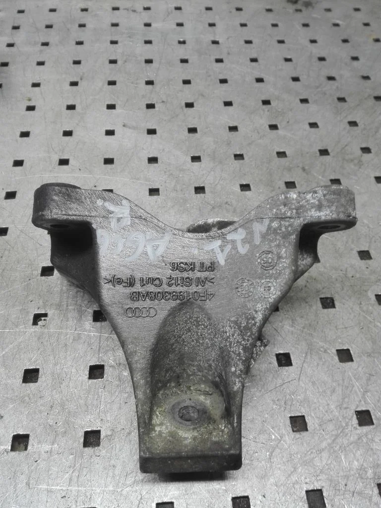 Кронштейн двигателя Audi A6 A6 C6 (4F) 2004-2008 2007 2,7 TDi Дизель АКПП Седан.
