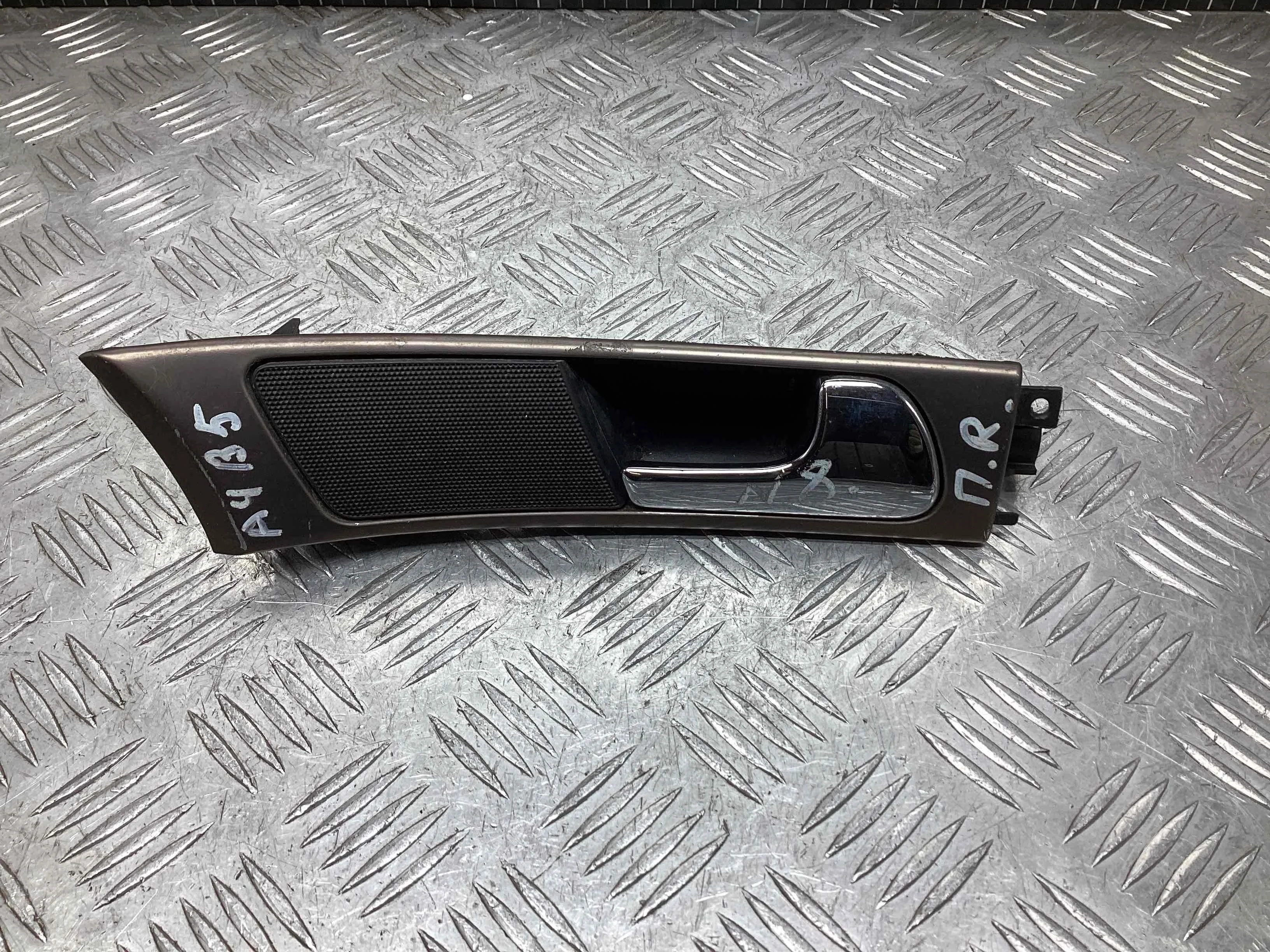 Ручка внутренняя передняя правая Audi A4 A4 B5 (8D) 1999-2001 рестайлинг 2000 1,9 TDi Дизель МКПП Седан.