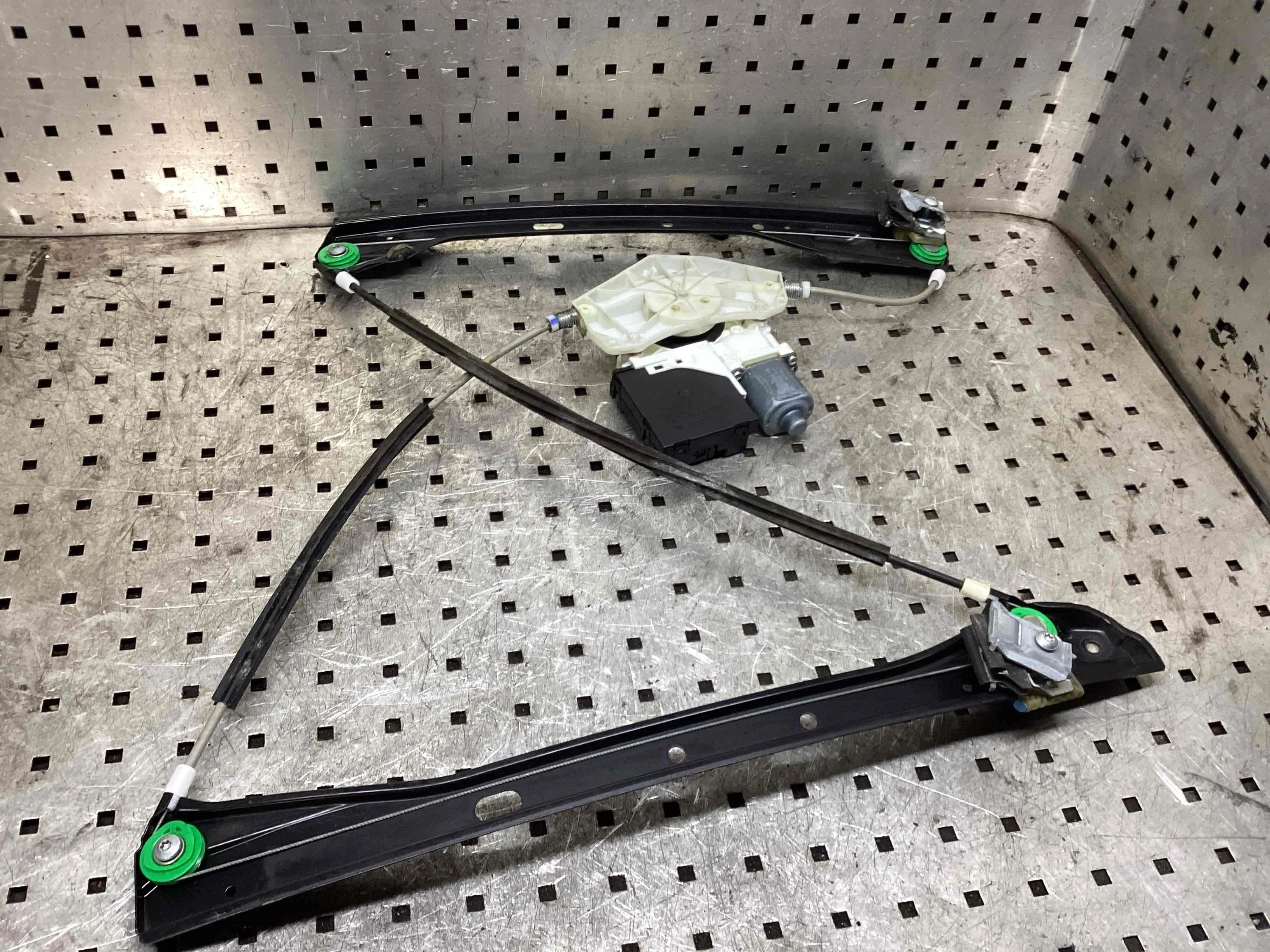 Стеклоподъемник передний правый Volkswagen Golf Plus Golf+ V (5M) 2005-2014 2007 1,6 i Бензин АКПП Хэтчбек.