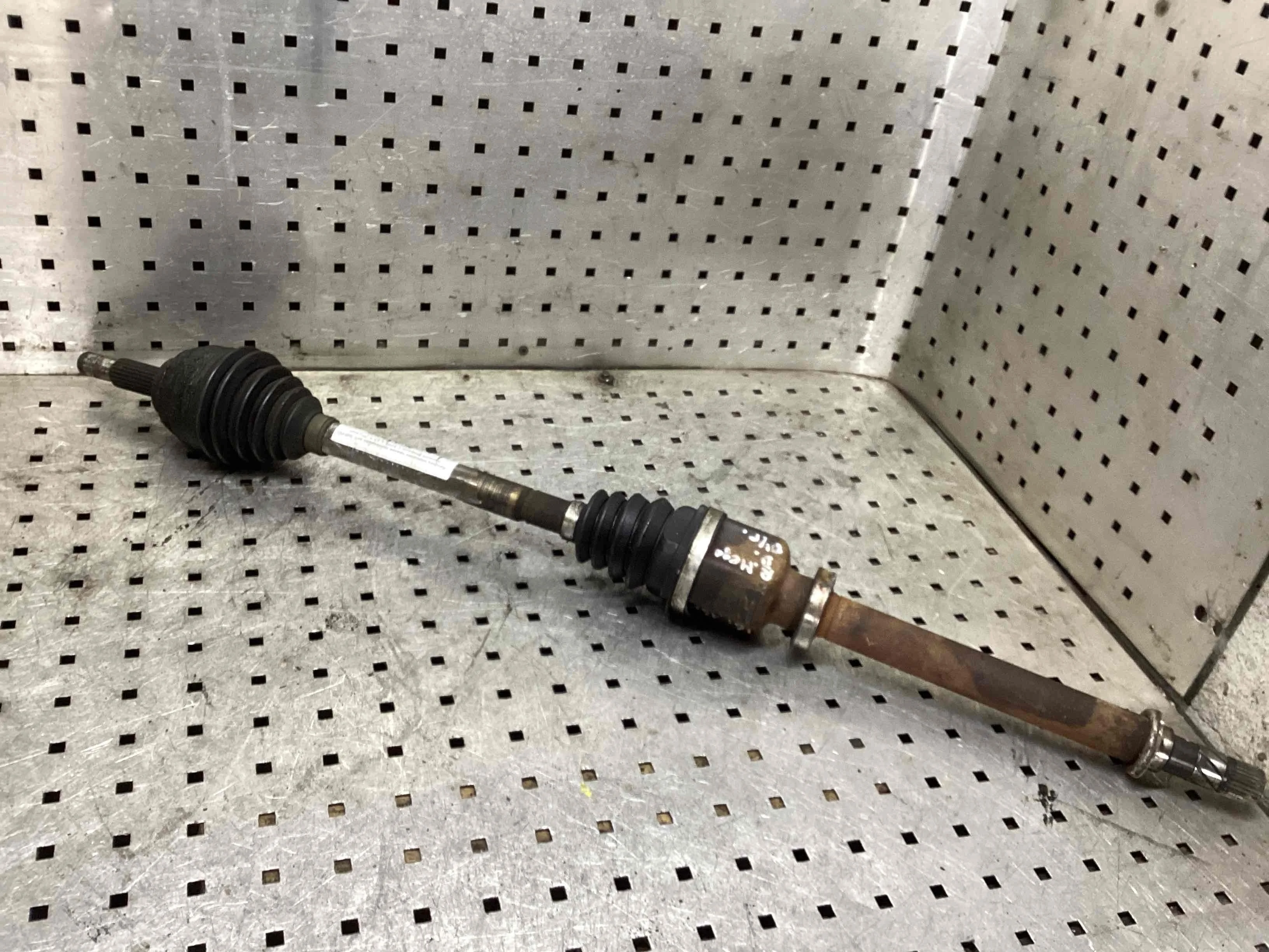 Полуось передняя правая (приводной вал, ШРУС) Renault Megane Megane II 2002-2006 2004 1,6 i Бензин МКПП 5ст. Седан.