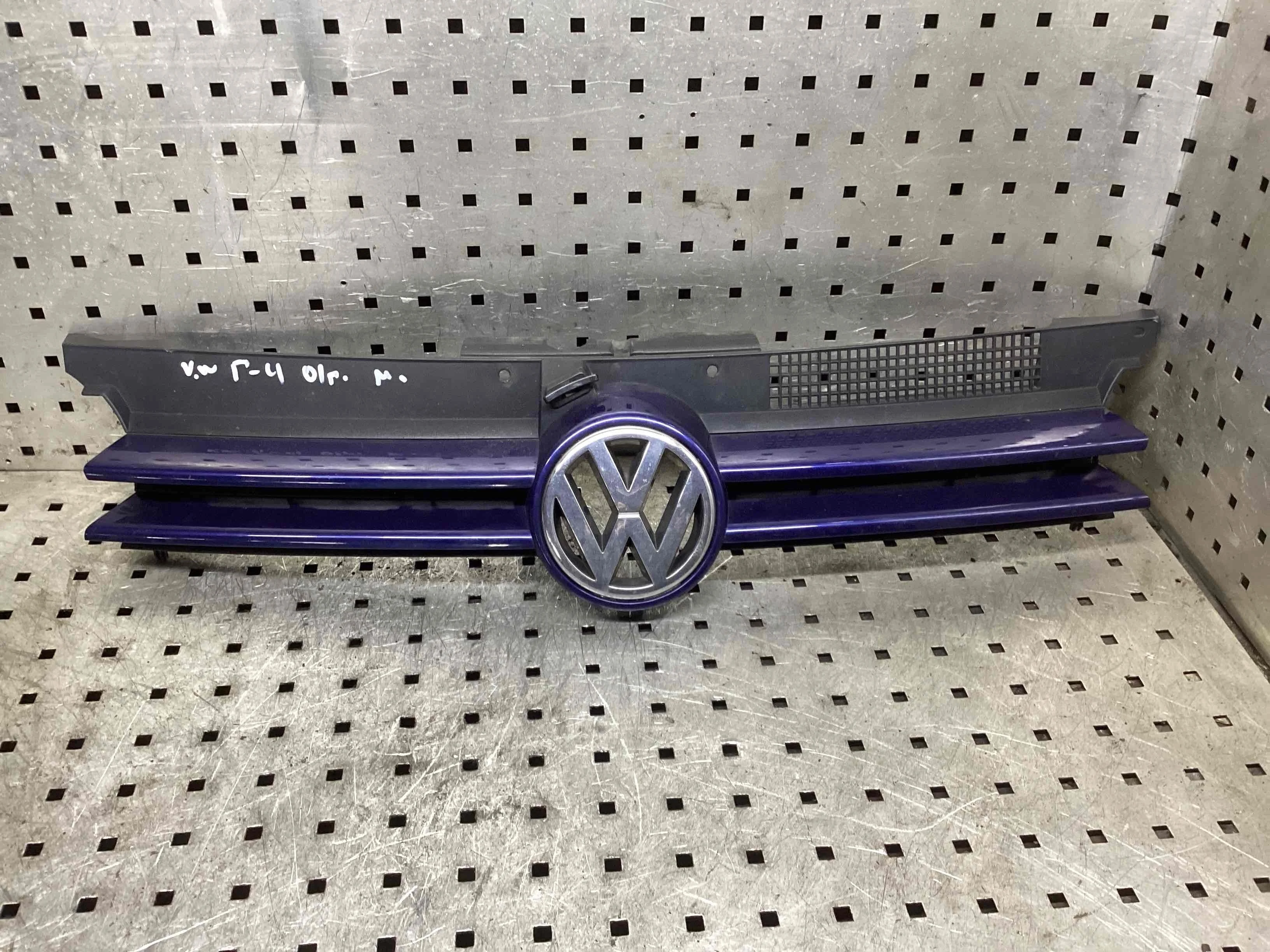 Решетка радиатора Volkswagen Golf Golf IV (1J) 1997-2004 2001
