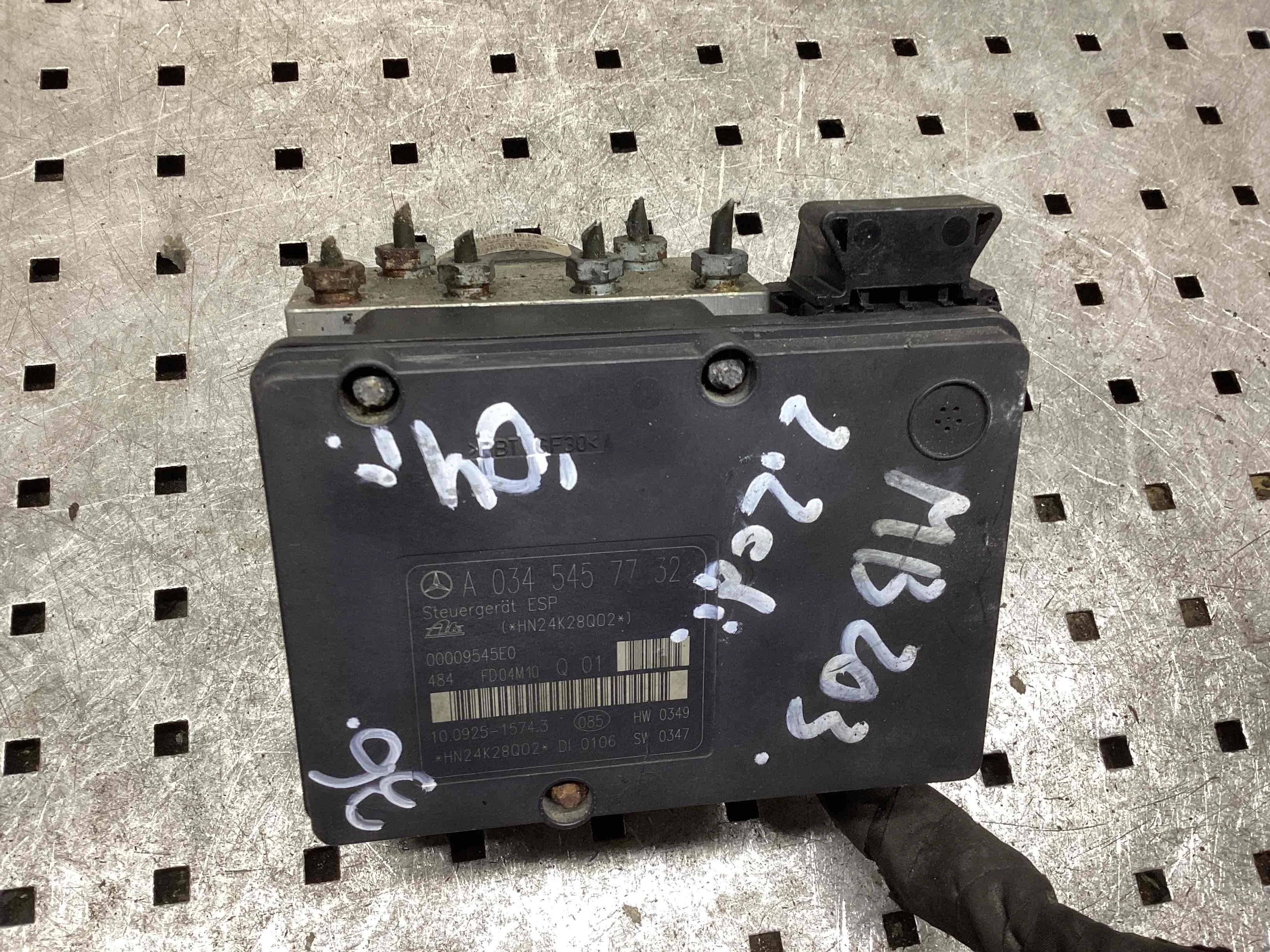 Блок ABS Mercedes C (W203) 2000-2004  2004 2,2 CDi Дизель АКПП Седан.