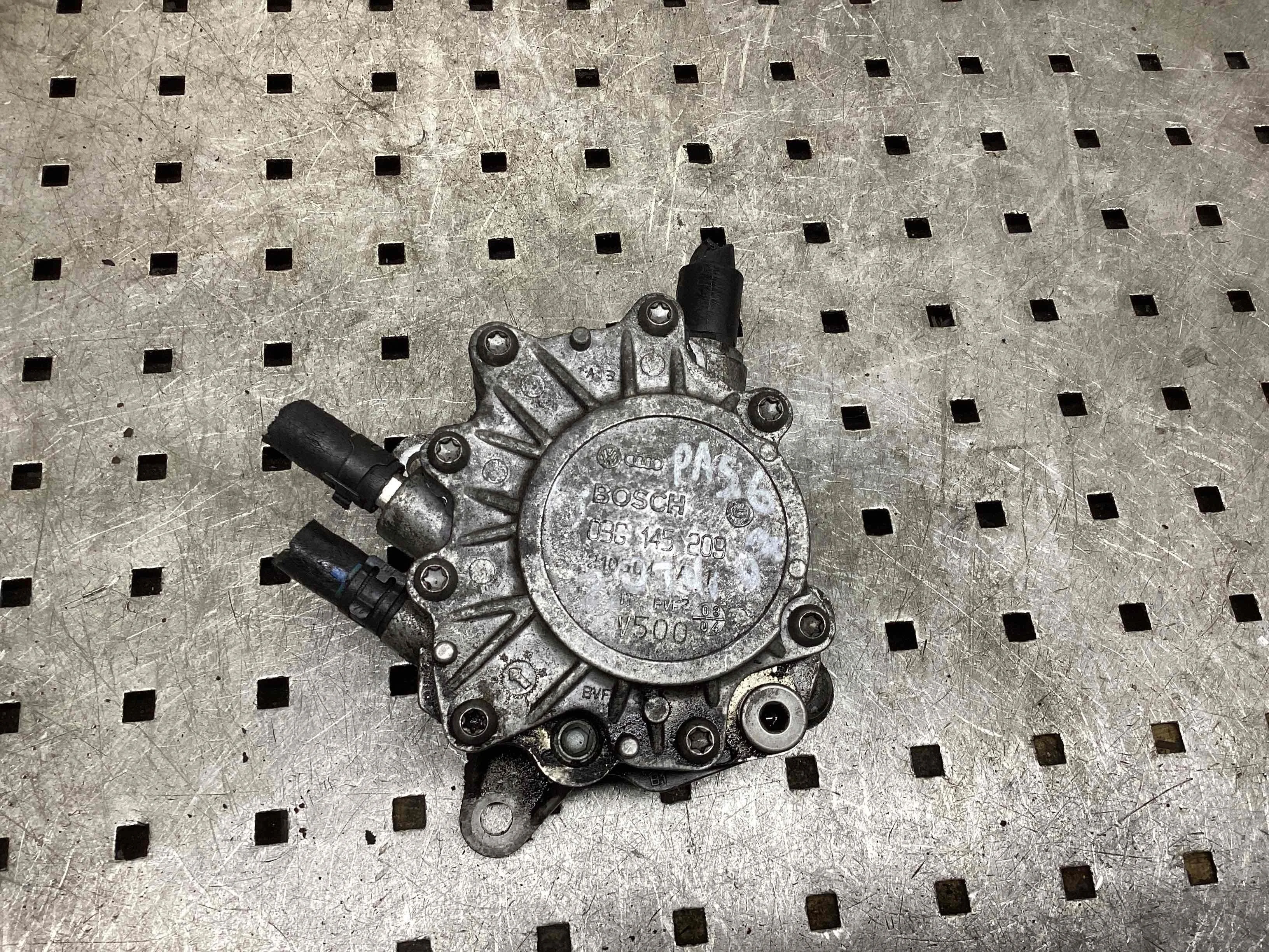 Насос вакуумный Volkswagen Passat Passat B6 (3C) 2005-2010 2007 2,0 TDi Дизель МКПП Седан.