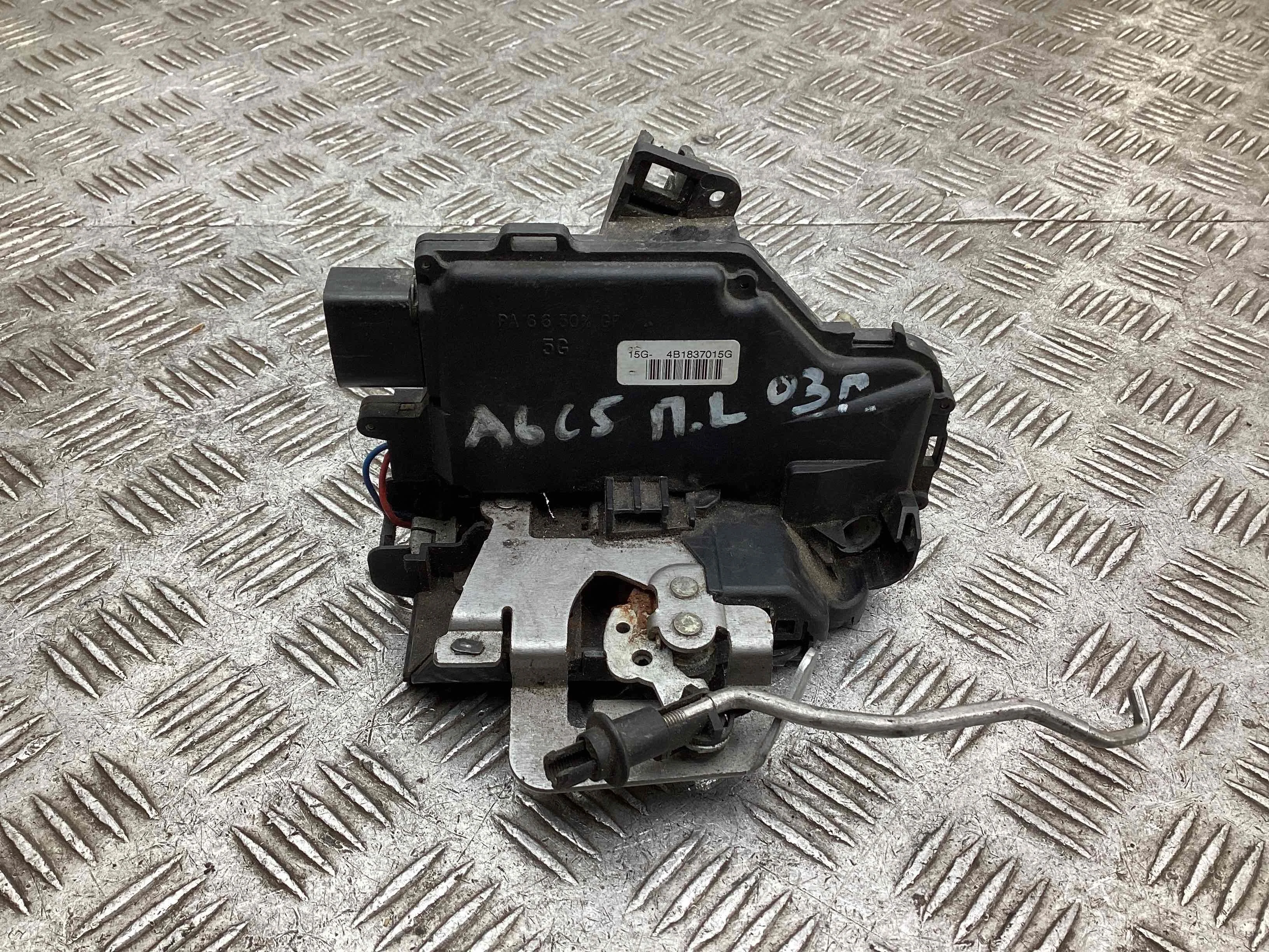 Замок двери передней левой Audi A6 A6 C5 (4B) 2001-2004 рестайлинг 2003 1,9 TDi Дизель МКПП Седан.