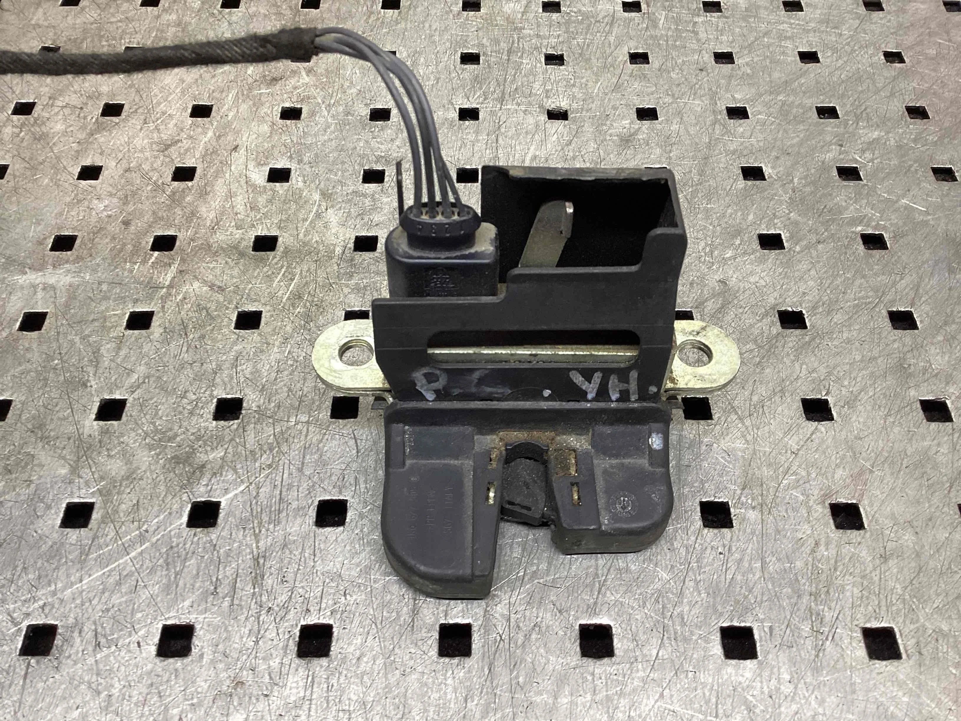 Замок багажника Volkswagen Passat Passat B6 (3C) 2005-2010 2005     Универсал.