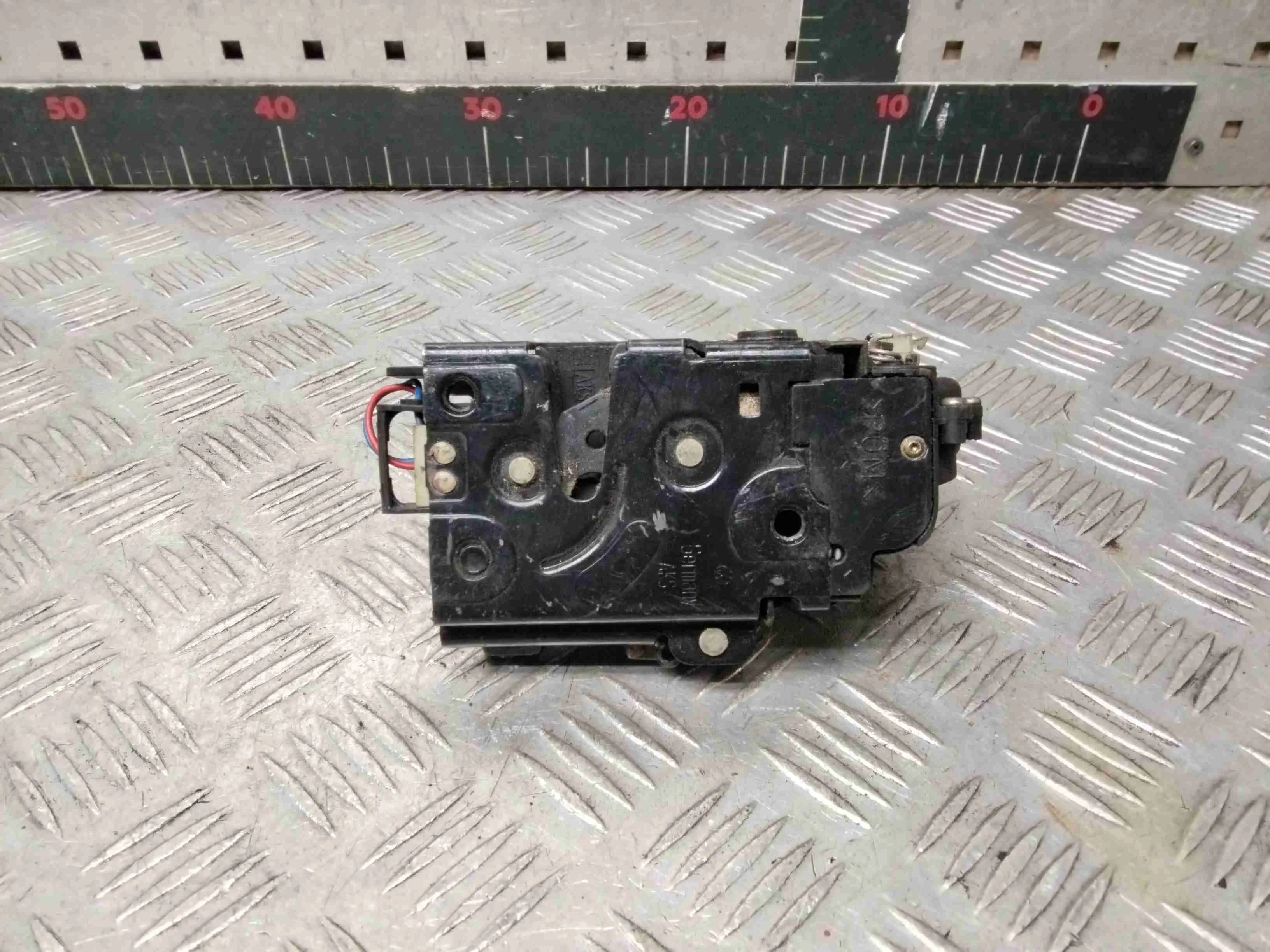 Замок двери задней правой Volkswagen Golf Golf IV (1J) 1997-2004 2001 1,9 TDi Дизель МКПП 5ст. Универсал.