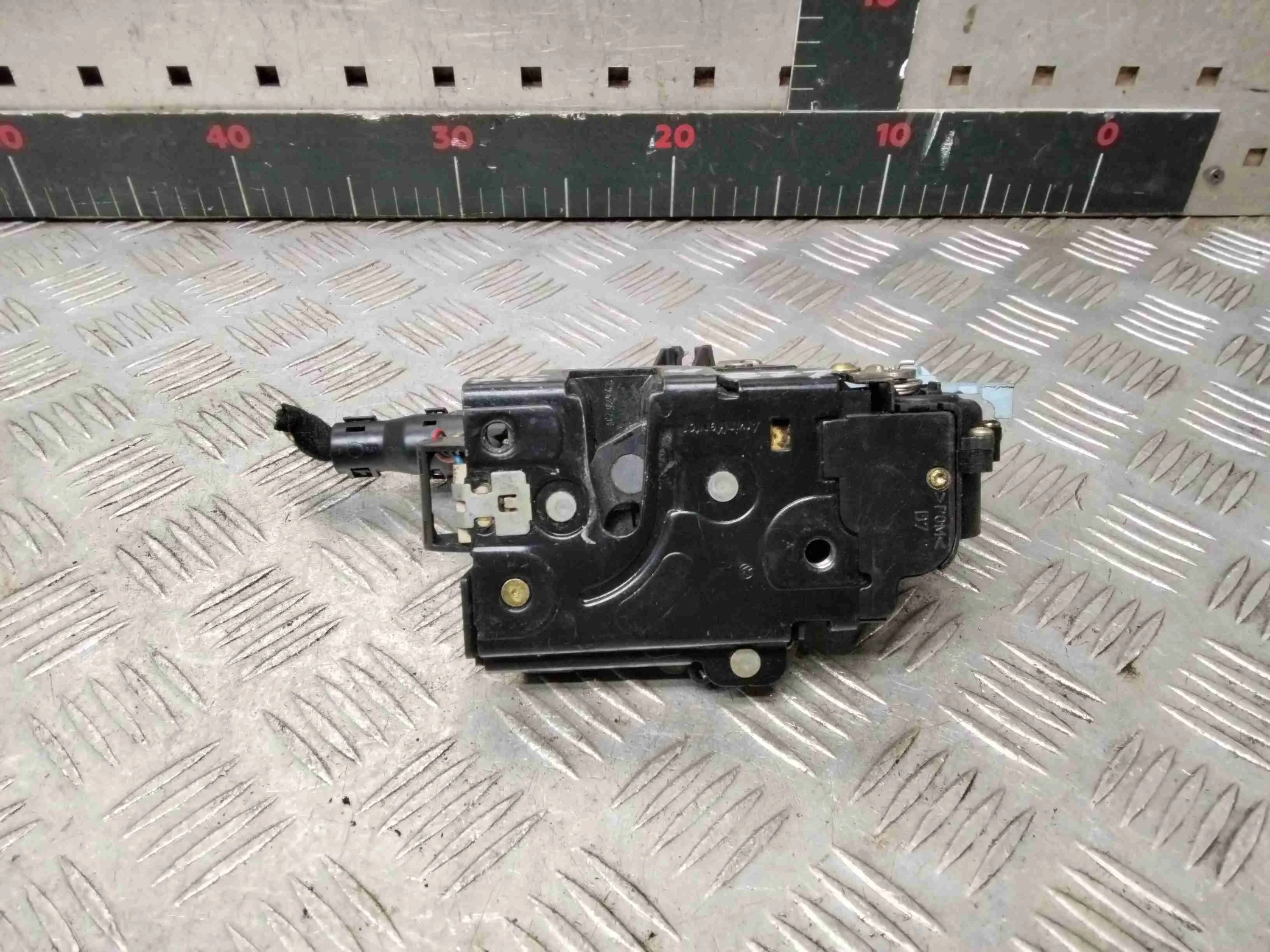 Замок двери передней правой Volkswagen Golf Golf V (1K) 2004-2009 2004 1,9 TDi Дизель АКПП Хэтчбек 5дв.