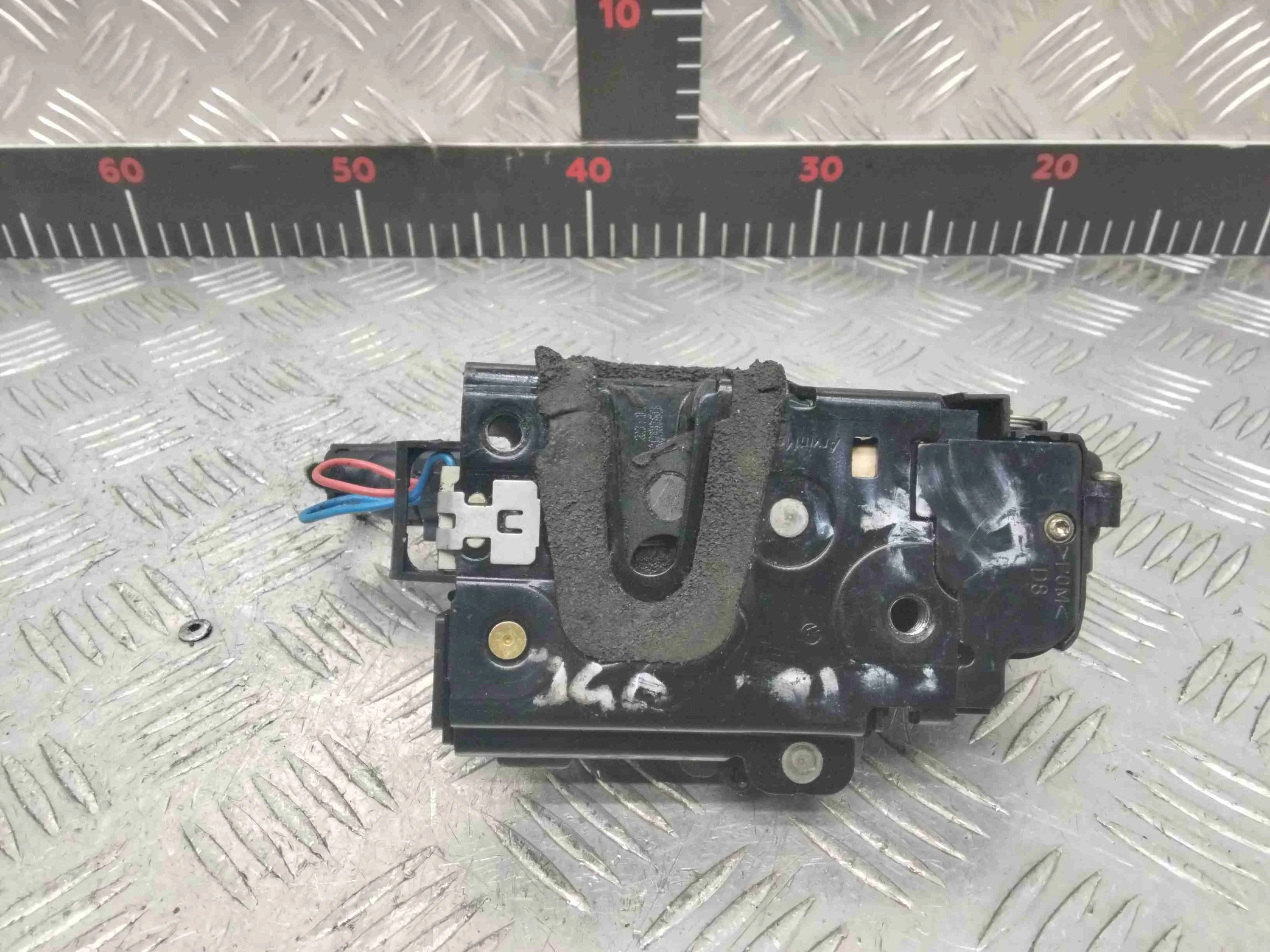 Замок двери передней правой Volkswagen Polo Polo IV (9N) 2001-2005 2005 1,2 i Бензин МКПП Хэтчбек 3дв.