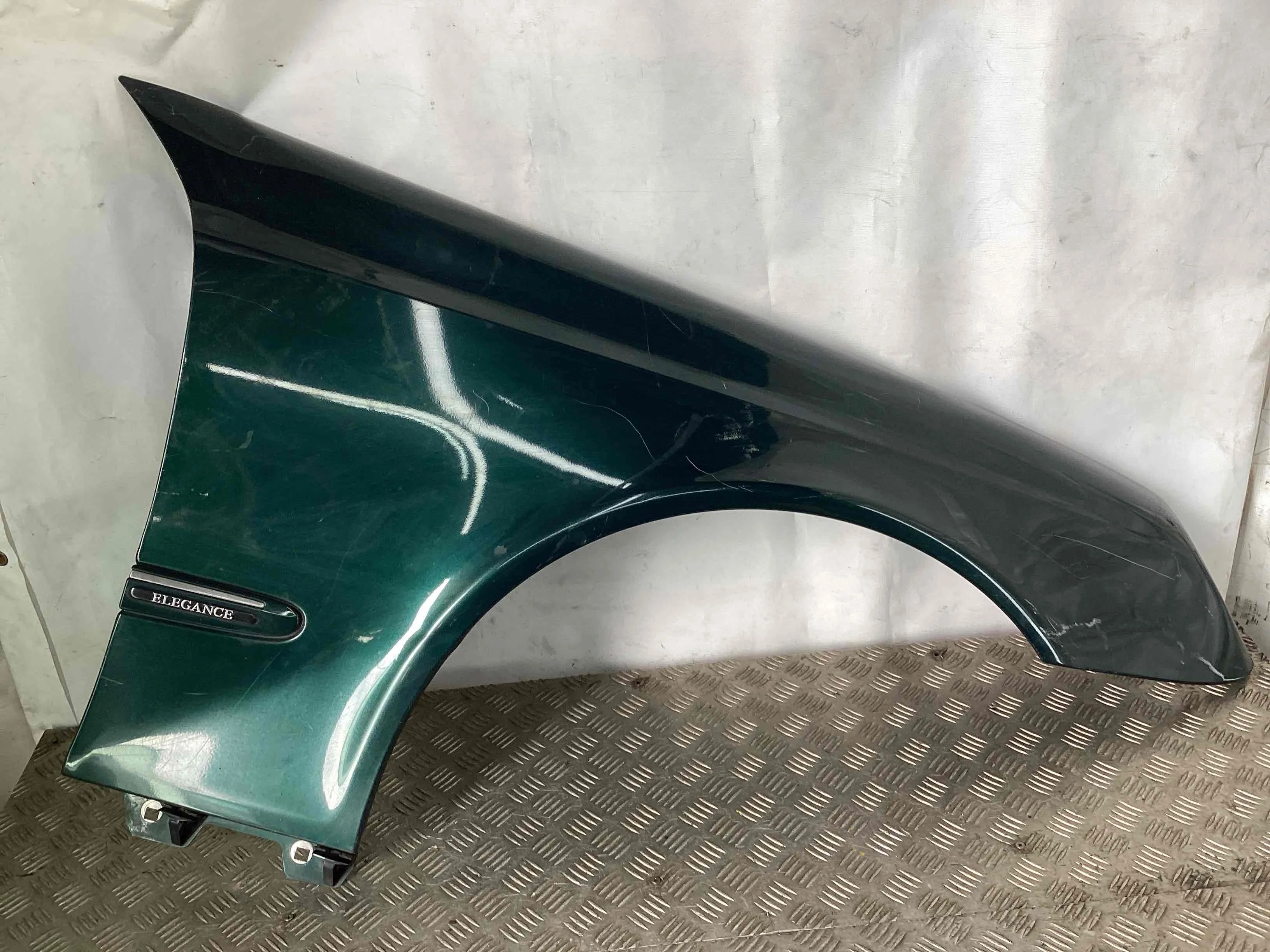 Крыло переднее правое Mercedes E (W211) 2002-2006  2005 2,2 CDi Дизель АКПП Седан.