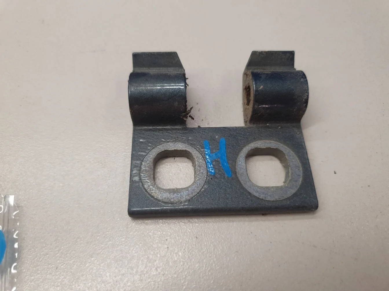 Петля двери передней левой нижняя для BMW 3 E90 2005-2013