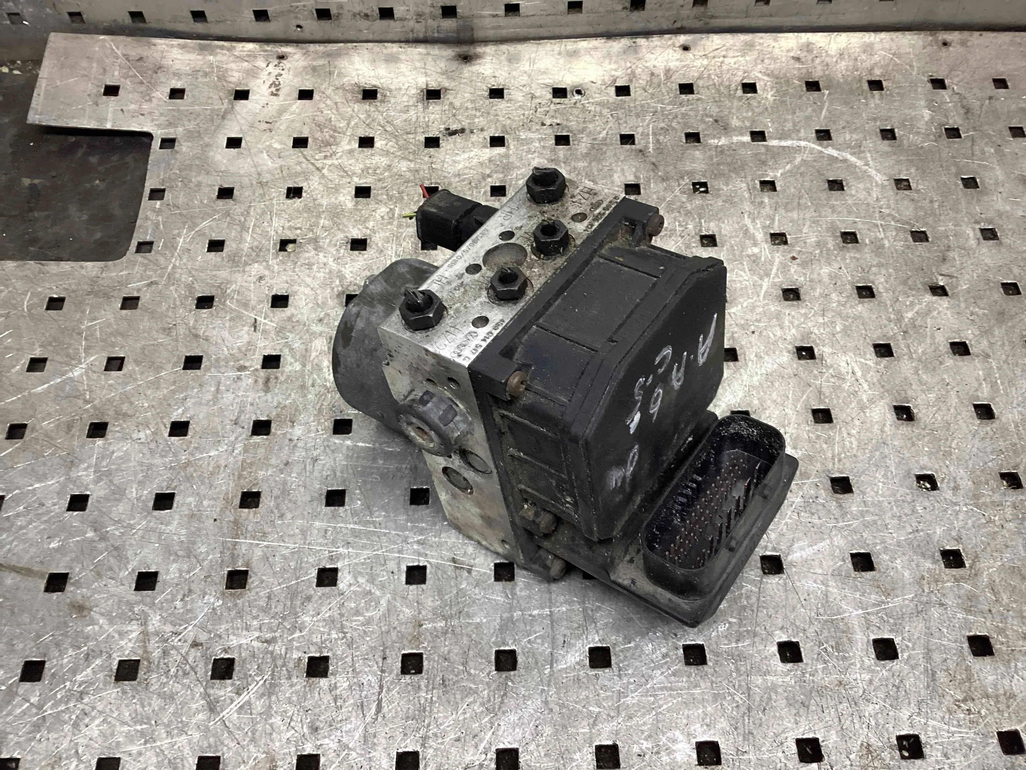 Блок ABS Audi A6 A6 C5 (4B) 2001-2004 рестайлинг 2004 2,5 TDi Дизель Вариатор Универсал.