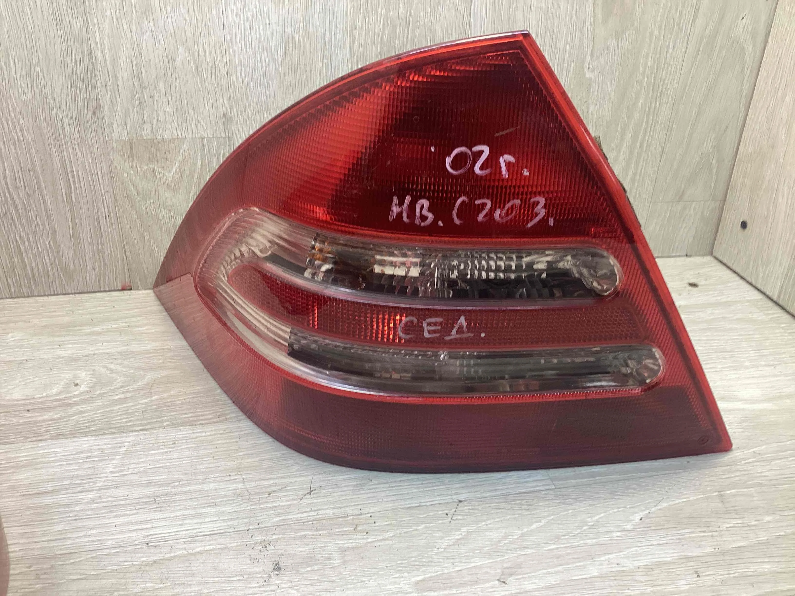 Фонарь задний левый Mercedes C (W203) 2000-2004  2002 2,2 CDi Дизель  Седан.