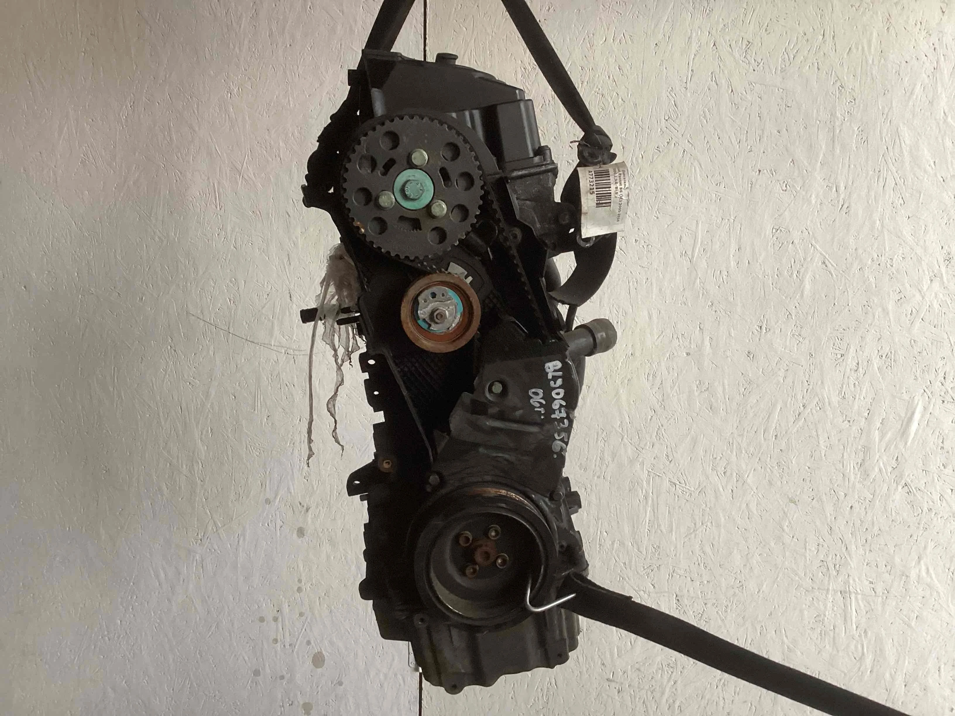 Двигатель Volkswagen Passat Passat B6 (3C) 2005-2010 2006 1,9 TDi Дизель МКПП Седан.