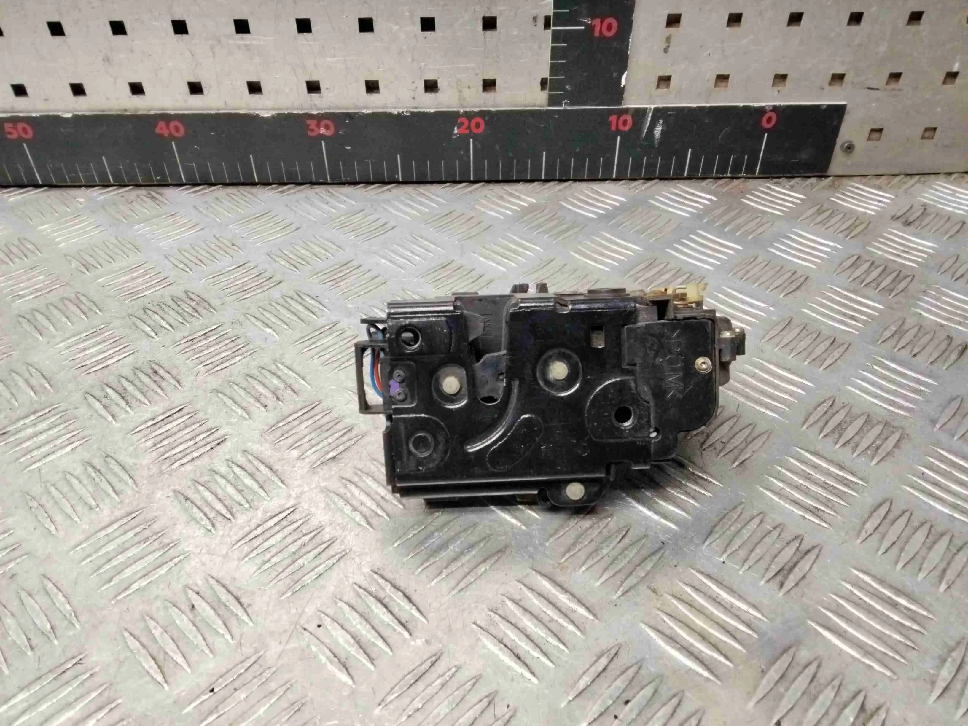 Замок двери задней правой Volkswagen Passat Passat B5 (3B) 1996-2000 1998 1,8 i Бензин МКПП 5ст. Седан.