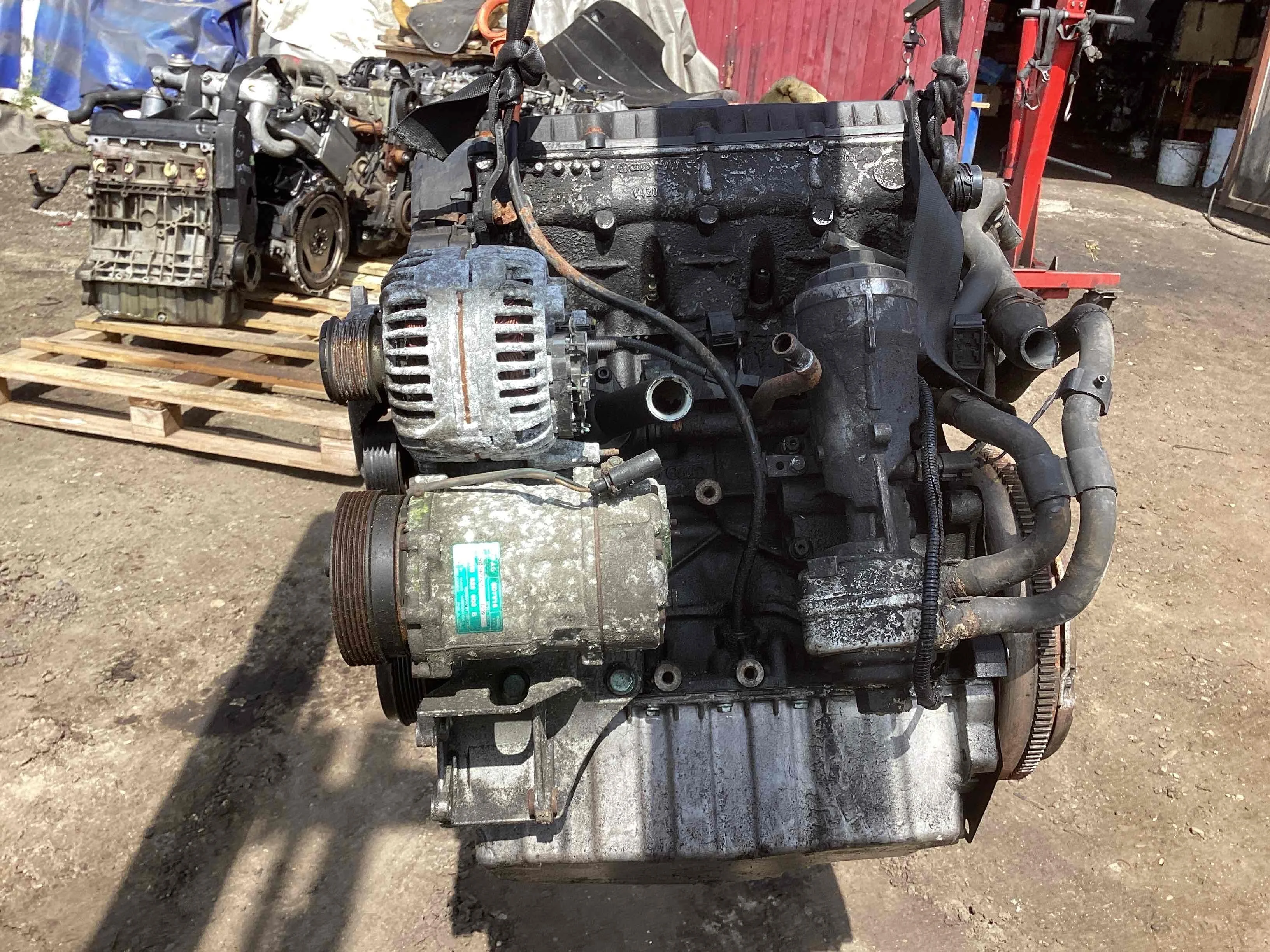 Двигатель Volkswagen Multivan Multivan T5 (7H) 2003-2015 2004 1,9 TDi Дизель МКПП 5ст. Микроавтобус.