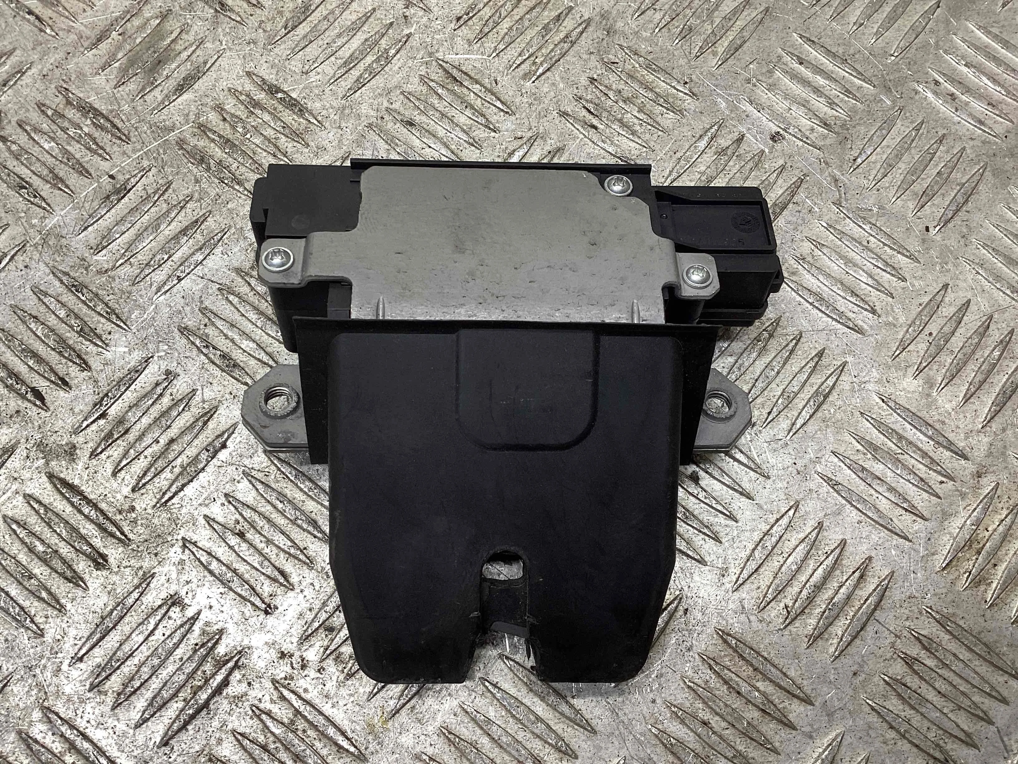 Замок багажника Ford Focus Focus II 2005-2008 2005 1,8 i Бензин МКПП Универсал.
