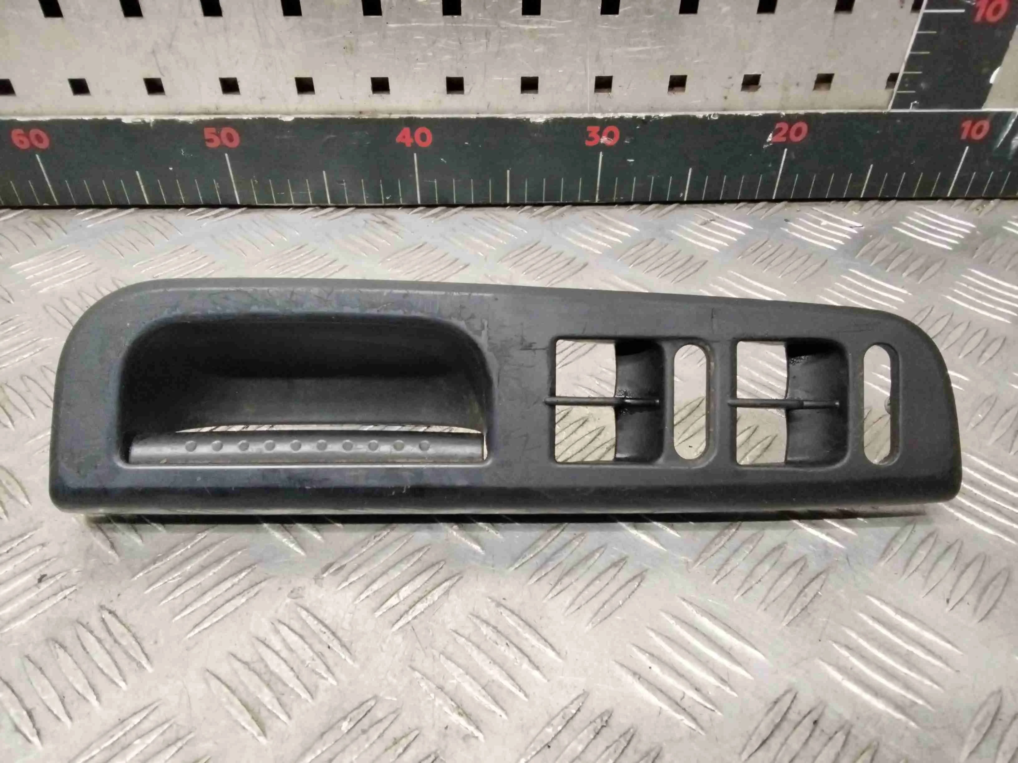 Ручка внутренняя передняя левая Volkswagen Golf Golf IV (1J) 1997-2004 2002 1,9 TDi Дизель МКПП 6ст. Хэтчбек 5дв.