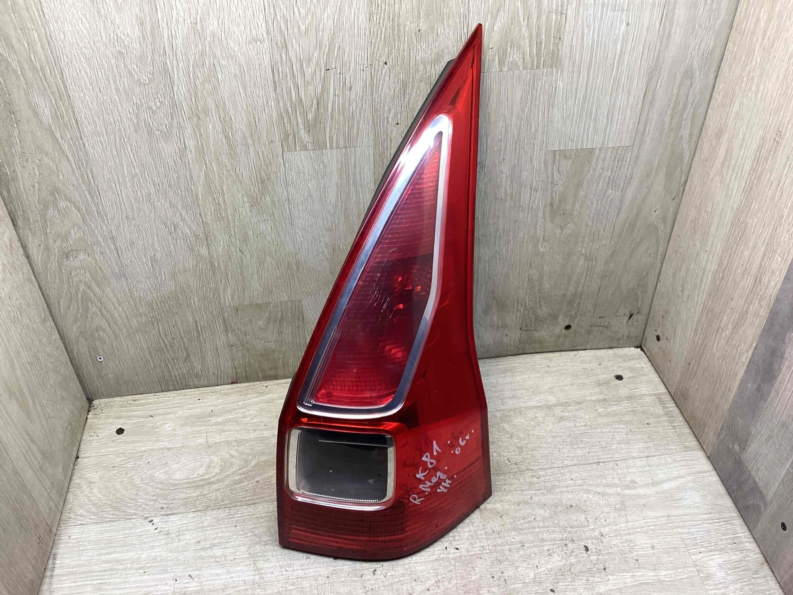 Фонарь задний правый Renault Megane Megane II 2006-2009 рестайлинг 2007 1,6 i Бензин МКПП 5ст. Универсал.