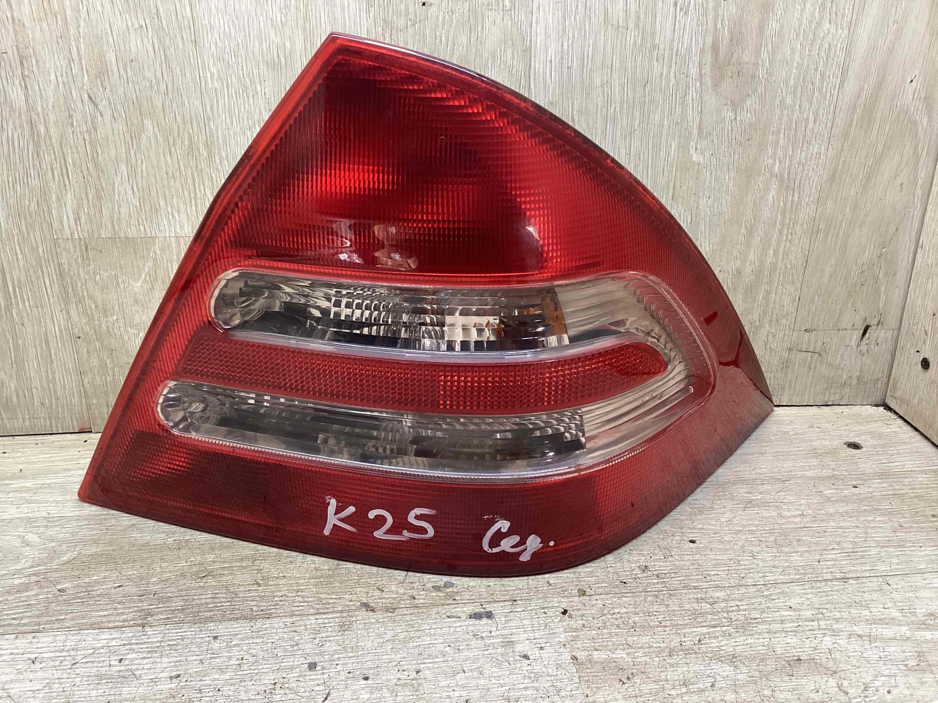 Фонарь задний правый Mercedes C (W203) 2000-2004  2001 2,2 CDi Дизель МКПП 6ст. Седан.