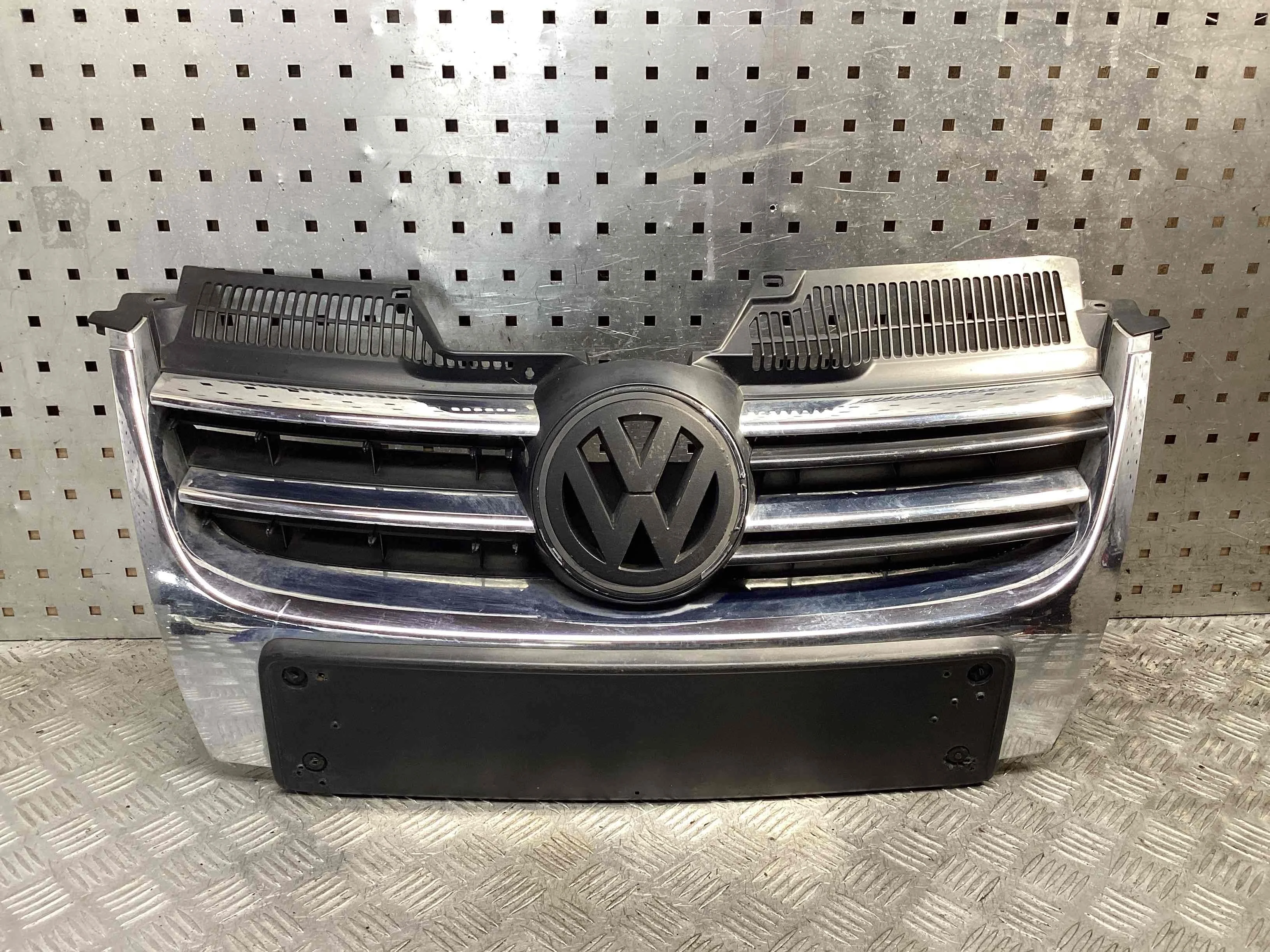 Решетка радиатора Volkswagen Jetta Jetta V (1K) 2005-2011 2005 1,9 TDi Дизель МКПП 5ст. Седан.