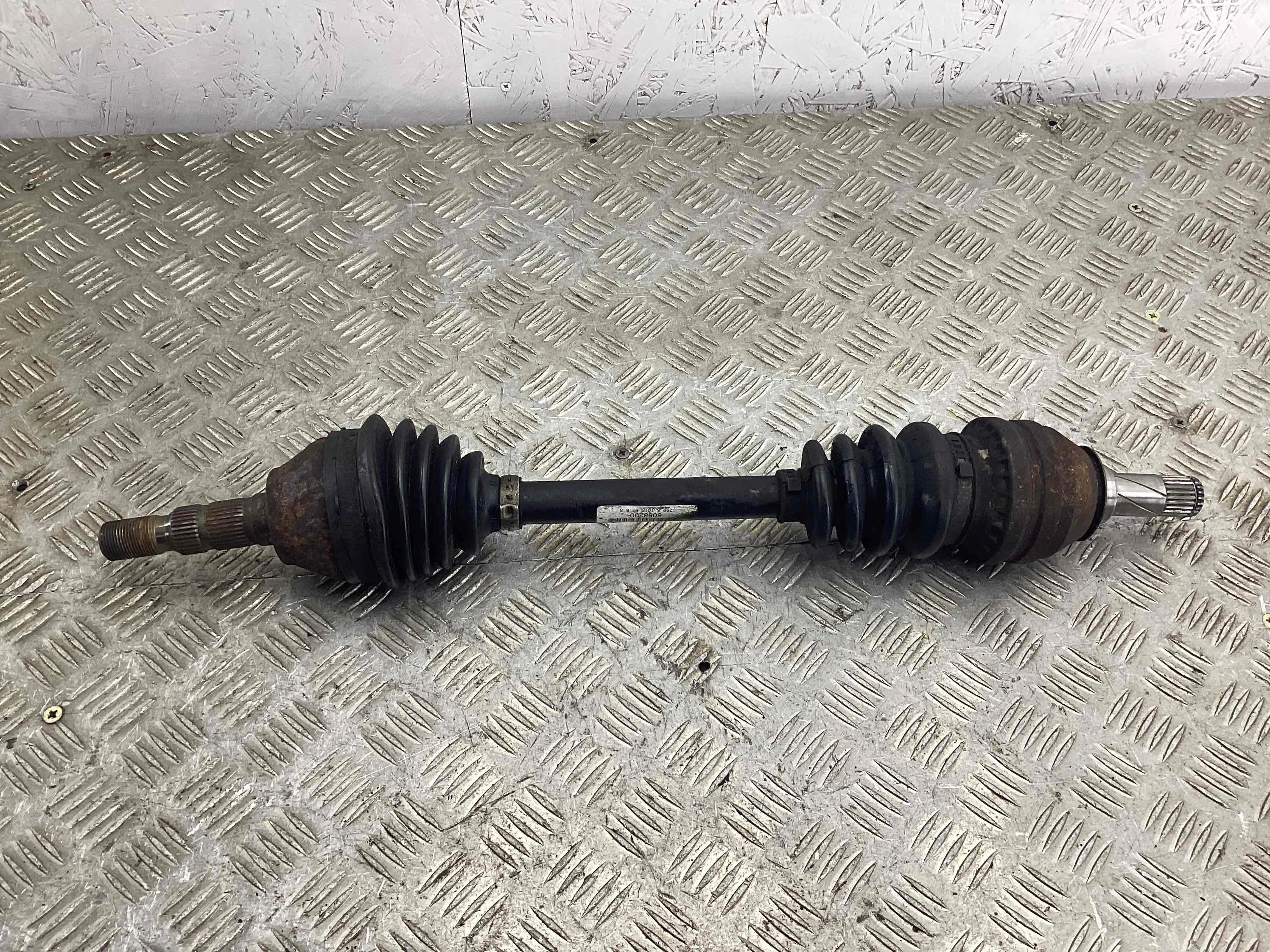 Полуось передняя левая (приводной вал, ШРУС) Opel Zafira Zafira B 2005-2008 2005 1,6 i Бензин МКПП 5ст. Минивэн.
