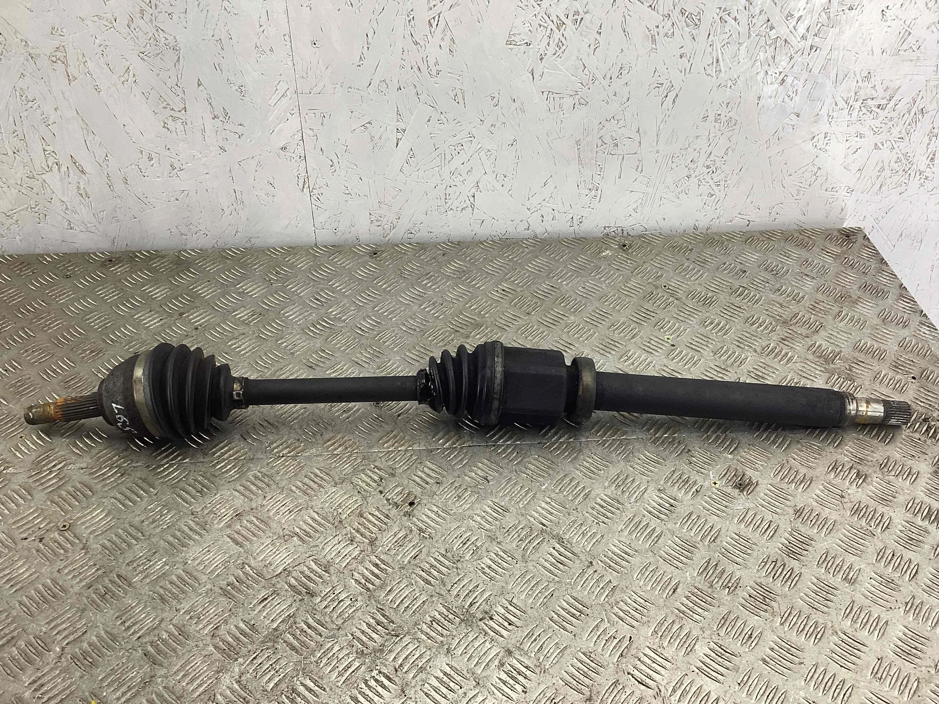 Полуось передняя правая (приводной вал, ШРУС) Ford Transit Connect T. Connect I 2002-2009 2003 1,8 TDCi Дизель МКПП 5ст. Фургон.