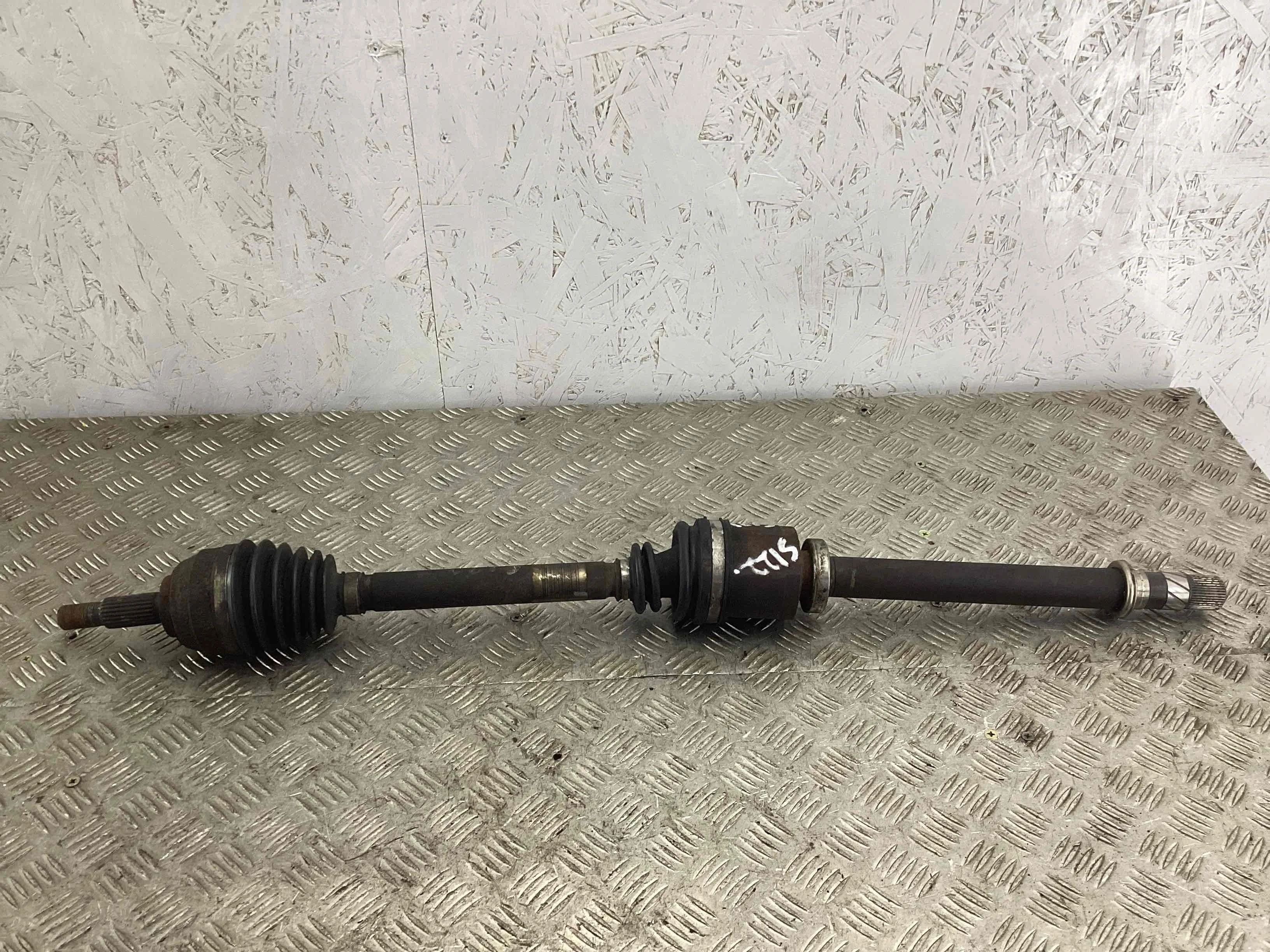 Полуось передняя правая (приводной вал, ШРУС) Renault Megane Megane II 2002-2006 2003 2,0 i Бензин МКПП 6ст. Кабриолет.