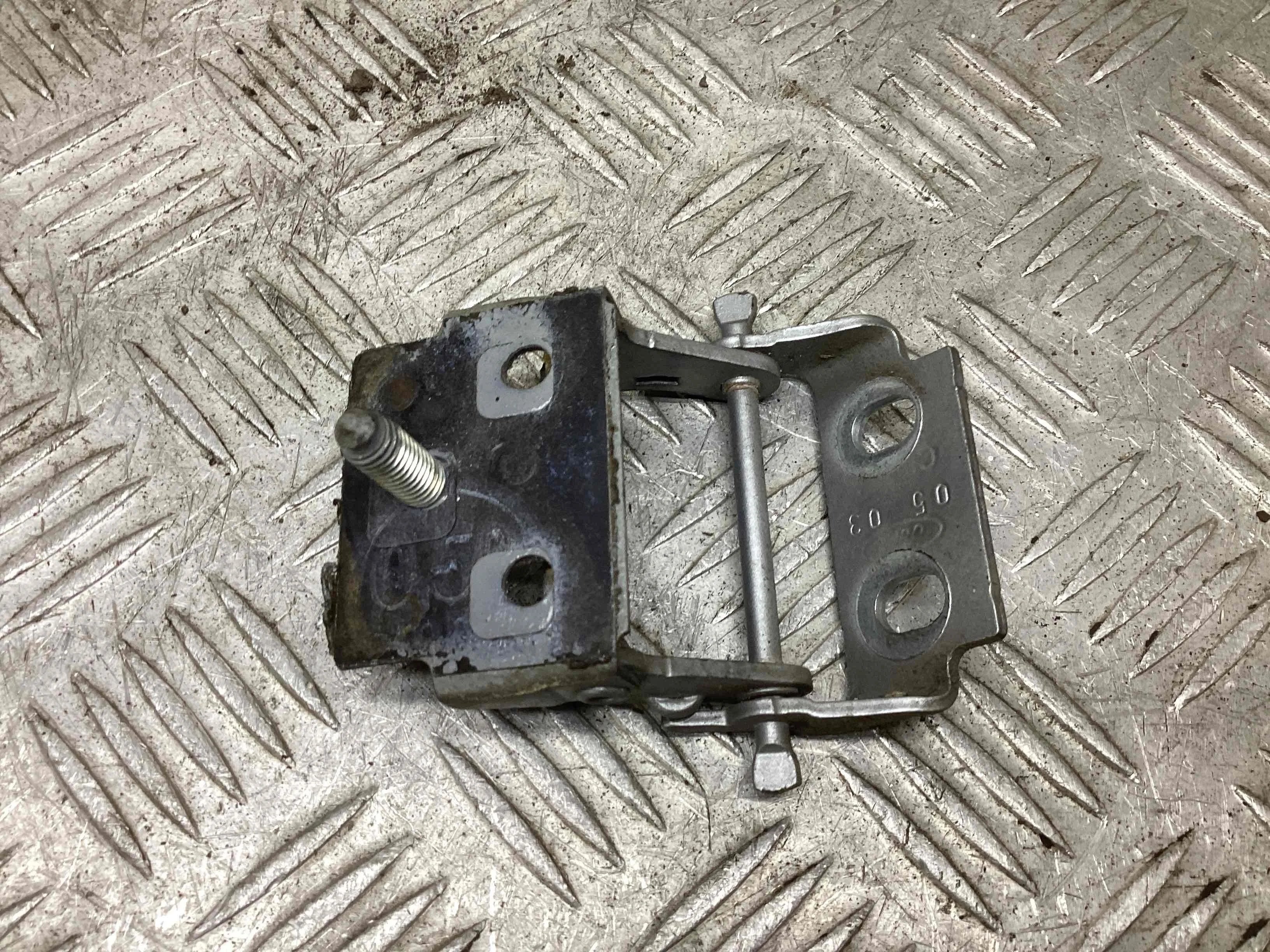 Петля крышки багажника Ford Fusion Fusion (JU) 2002-2005 2005 1,6 i Бензин МКПП Хэтчбек 5дв.