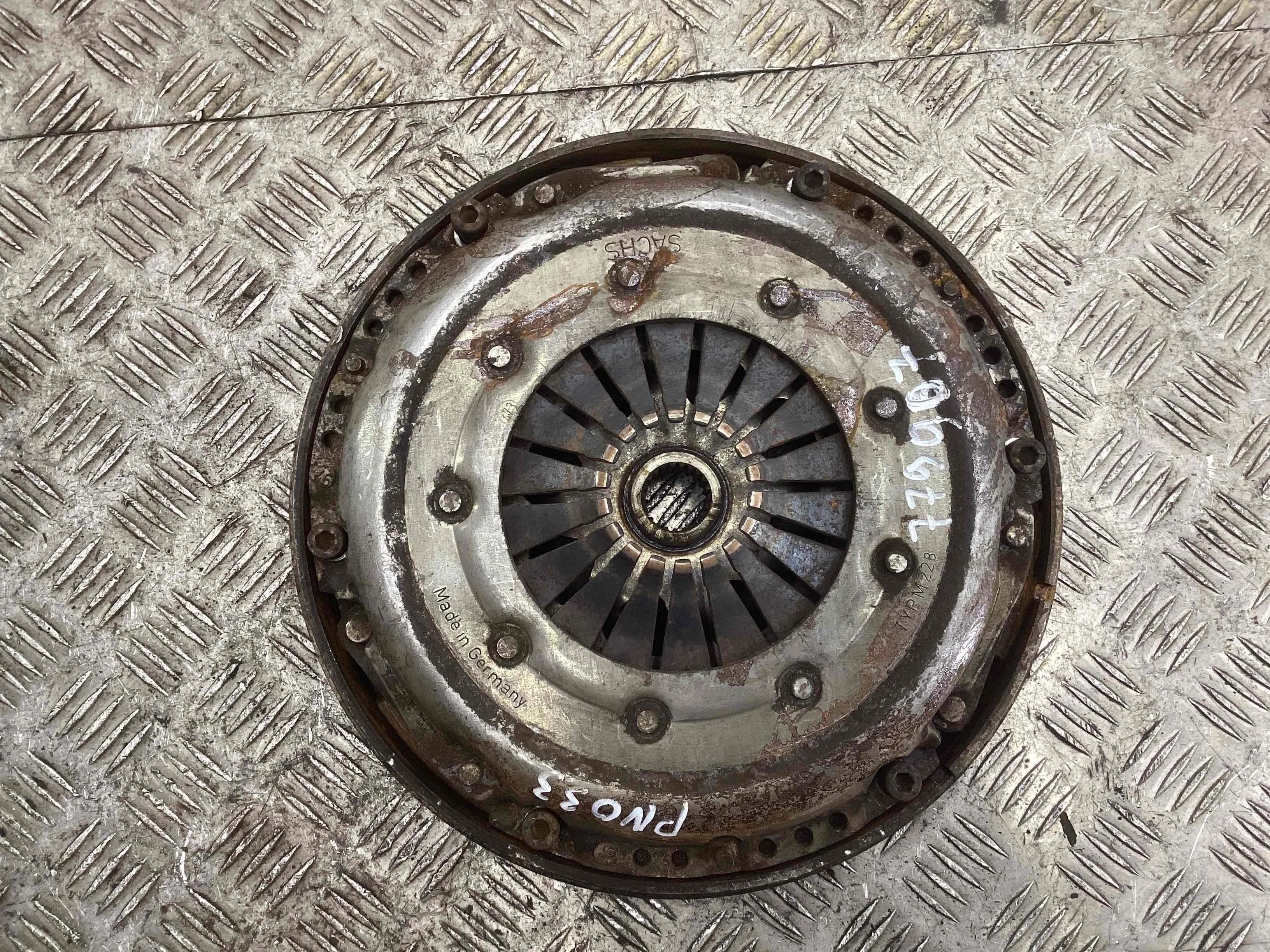 Маховик Audi A4 A4 B6 (8EC, 8E5) 2000-2004 2001 1,6 i Бензин МКПП