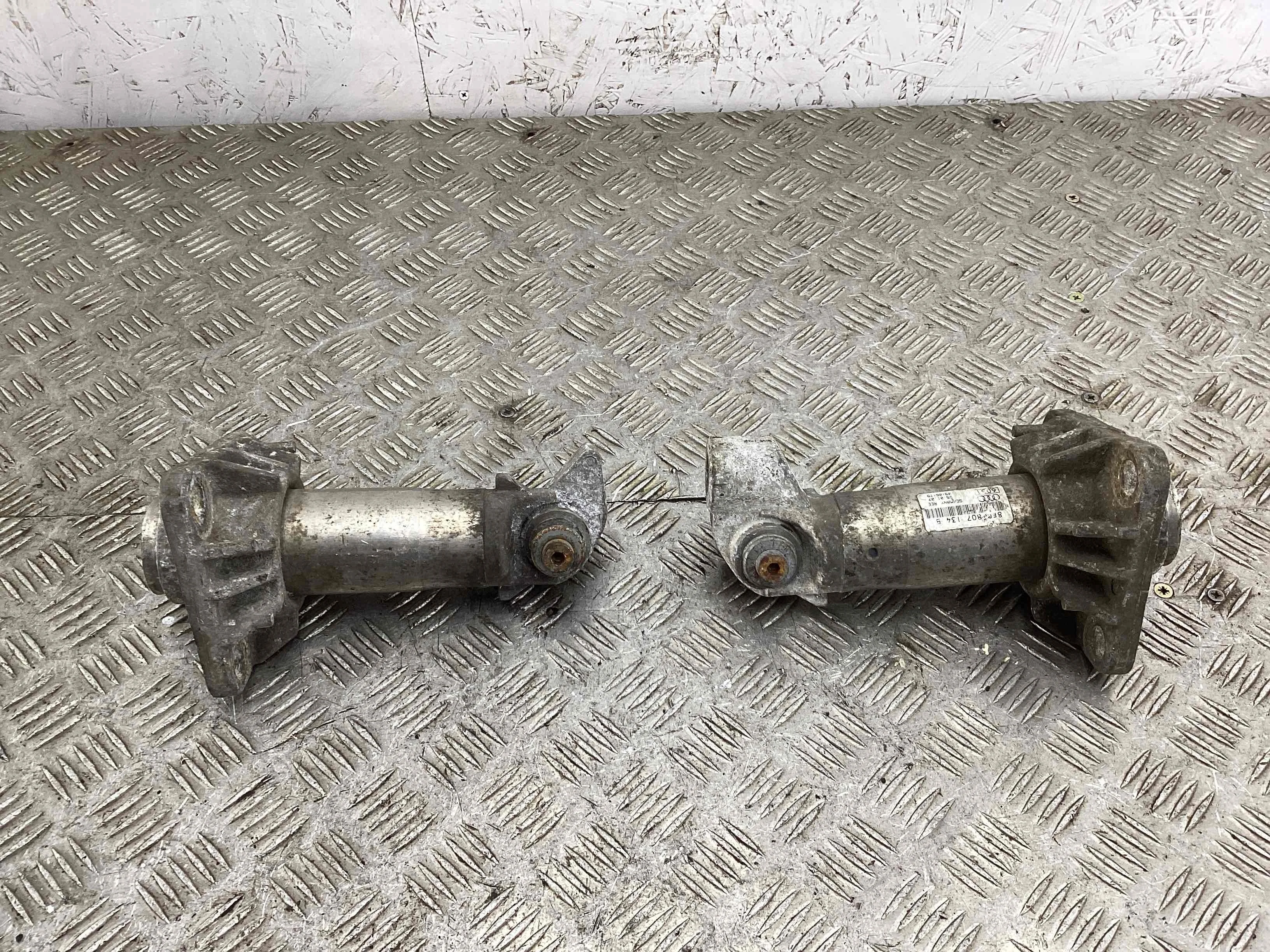 Кронштейн крепления бампера переднего Audi A4 A4 B6 (8EC, 8E5) 2000-2004 2001 1,9 TDi Дизель МКПП 6ст. Универсал.