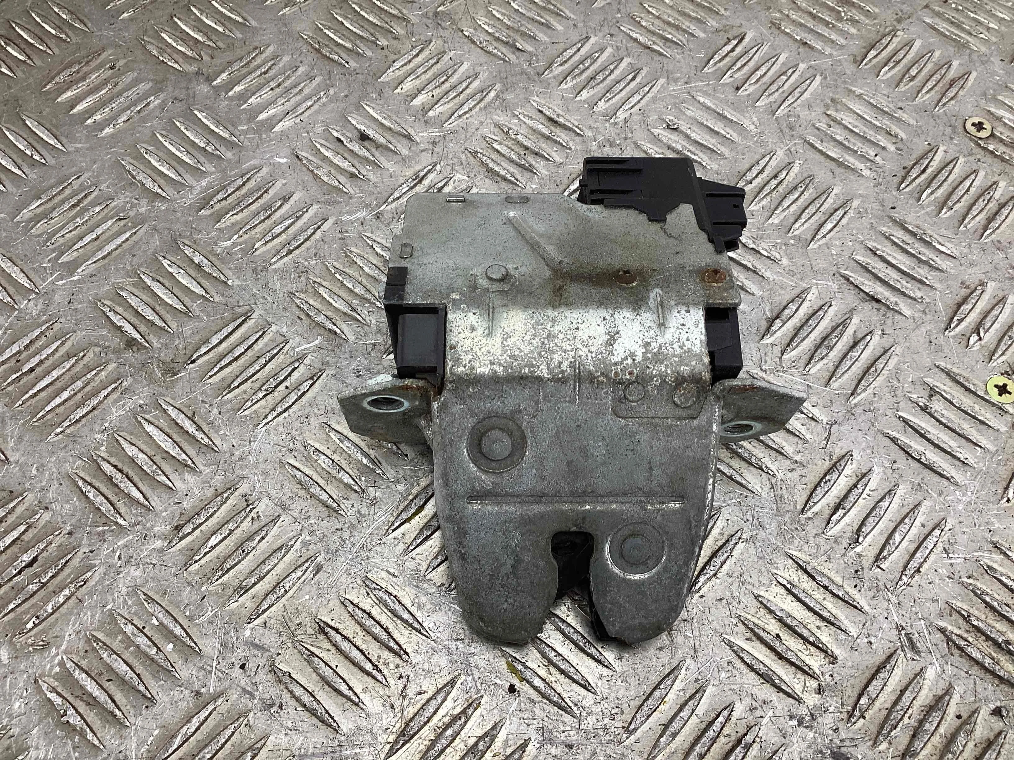 Замок багажника Mercedes C (W203) 2000-2004  2003 2,2 CDi Дизель МКПП 6ст. Универсал.