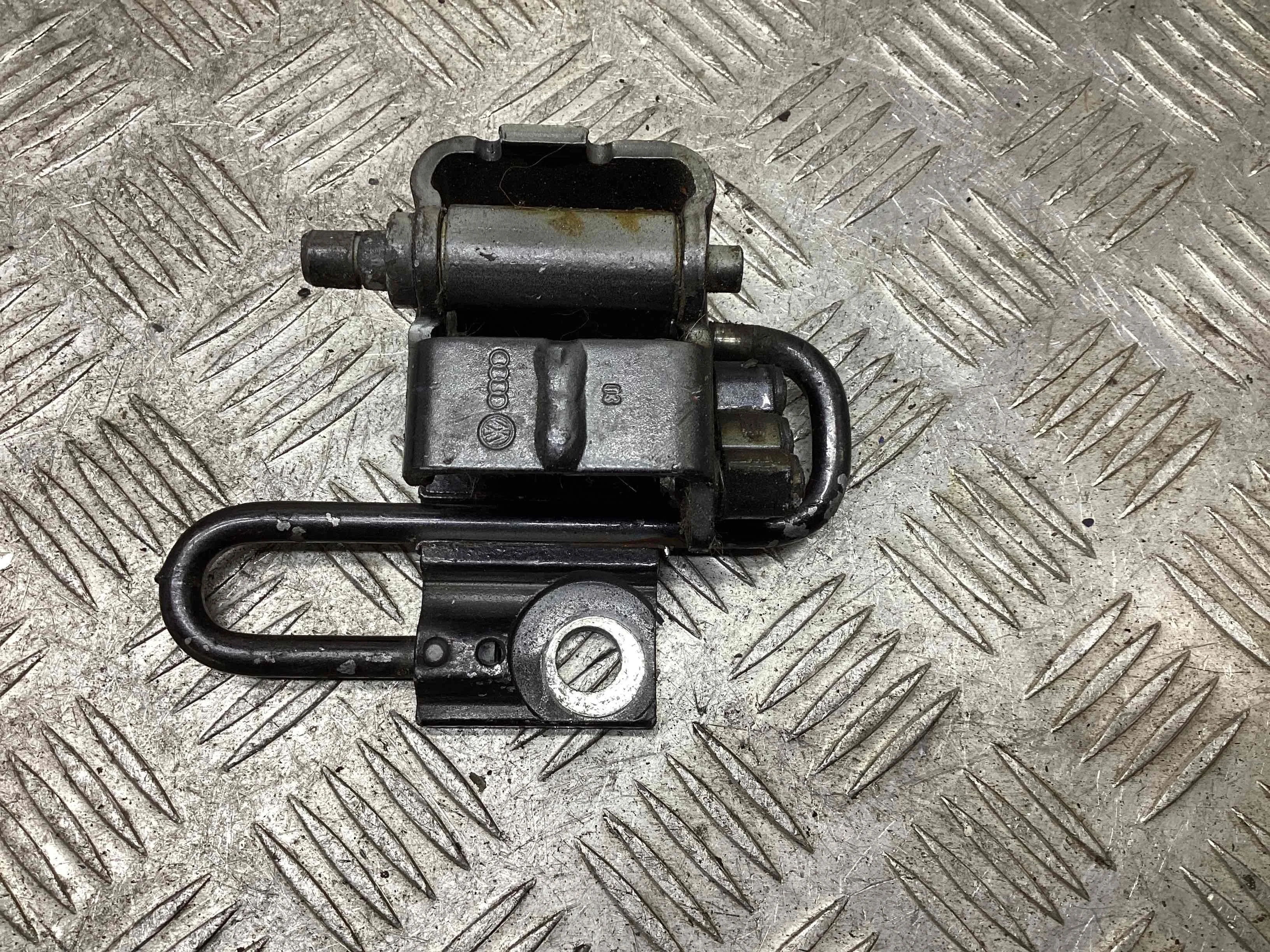 Петля двери передней левой Audi A6 A6 C6 (4F) 2004-2008 2006 1,9 TDi Дизель МКПП Седан.