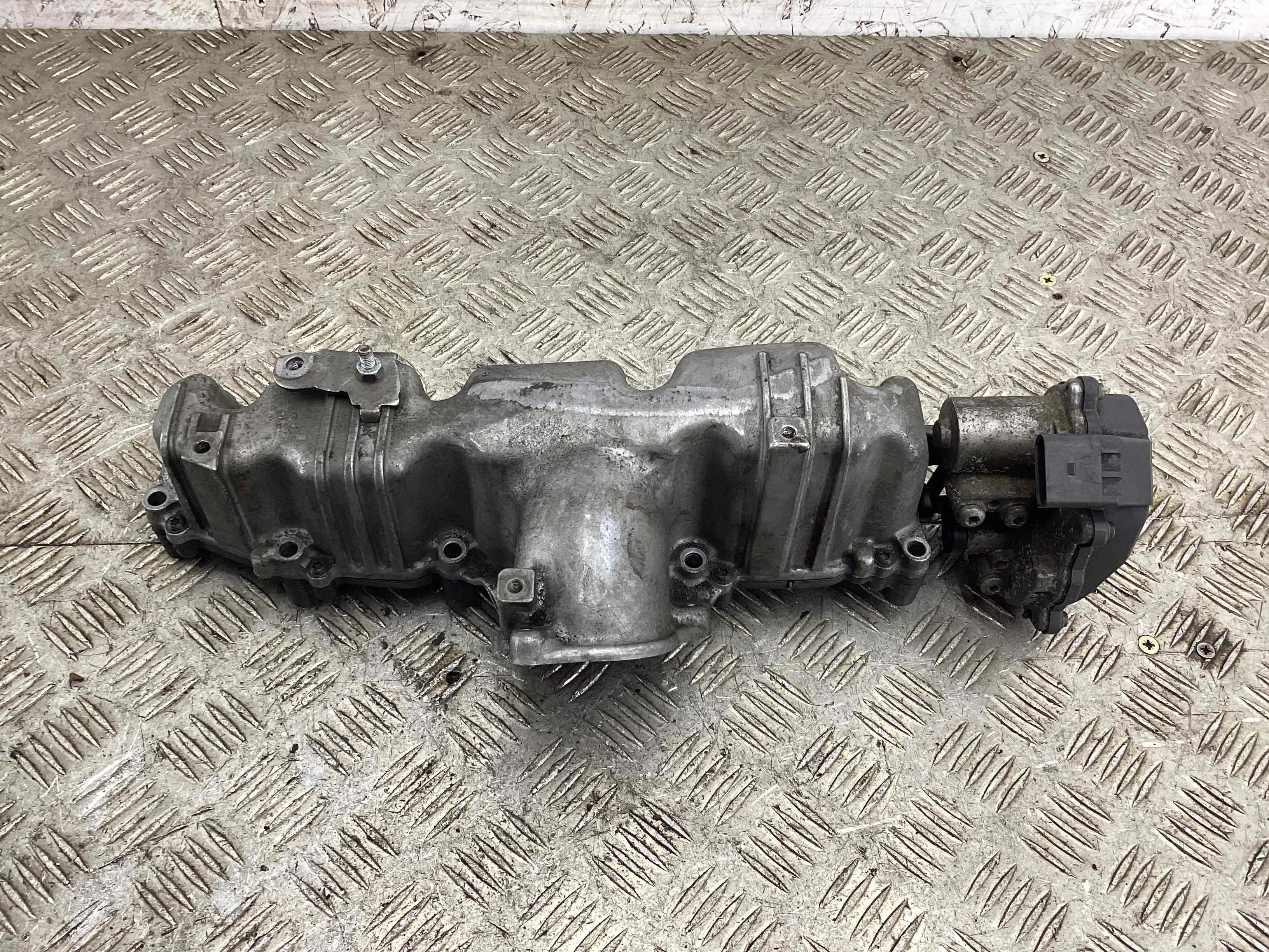 Коллектор впускной Volkswagen Passat Passat B6 (3C) 2005-2010 2007 2,0  Дизель