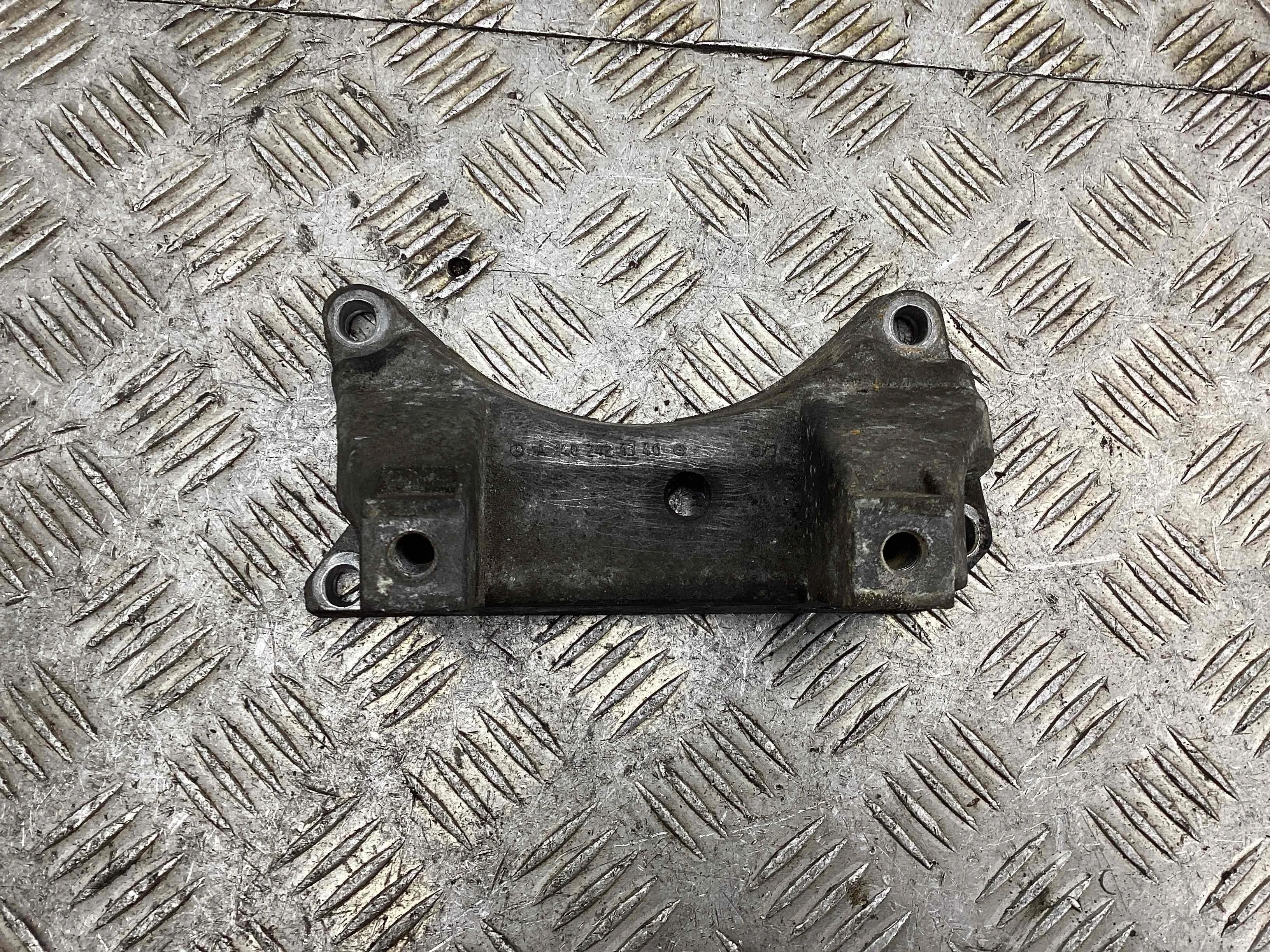 Кронштейн КПП Mercedes C (W203) 2000-2004  2004 2,2 CDi Дизель АКПП Седан.