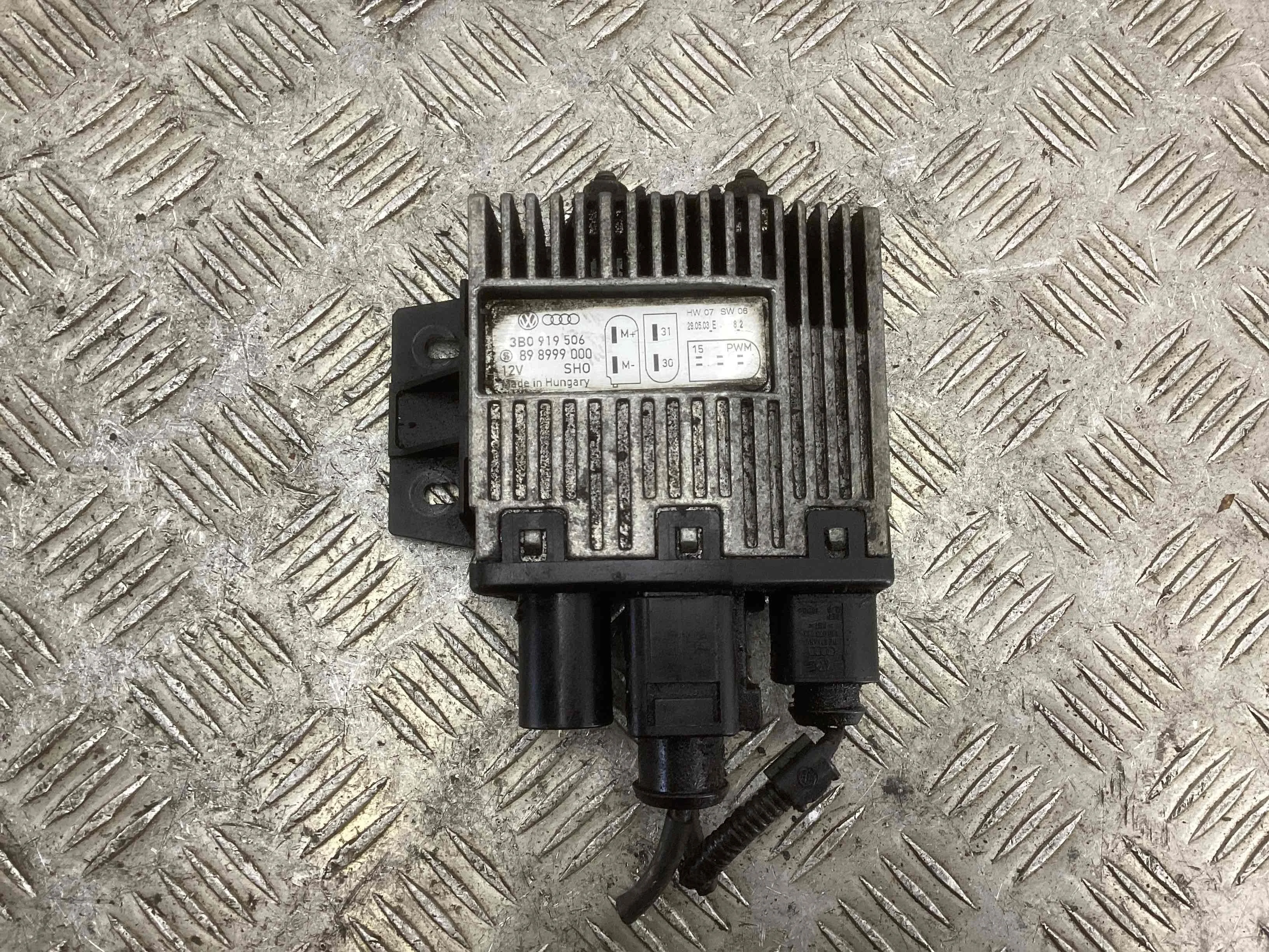 Реле вентилятора Volkswagen Transporter Transporter T5 (7H) 2003-2015 2004 1,9 TDi Дизель МКПП 5ст. Микроавтобус.