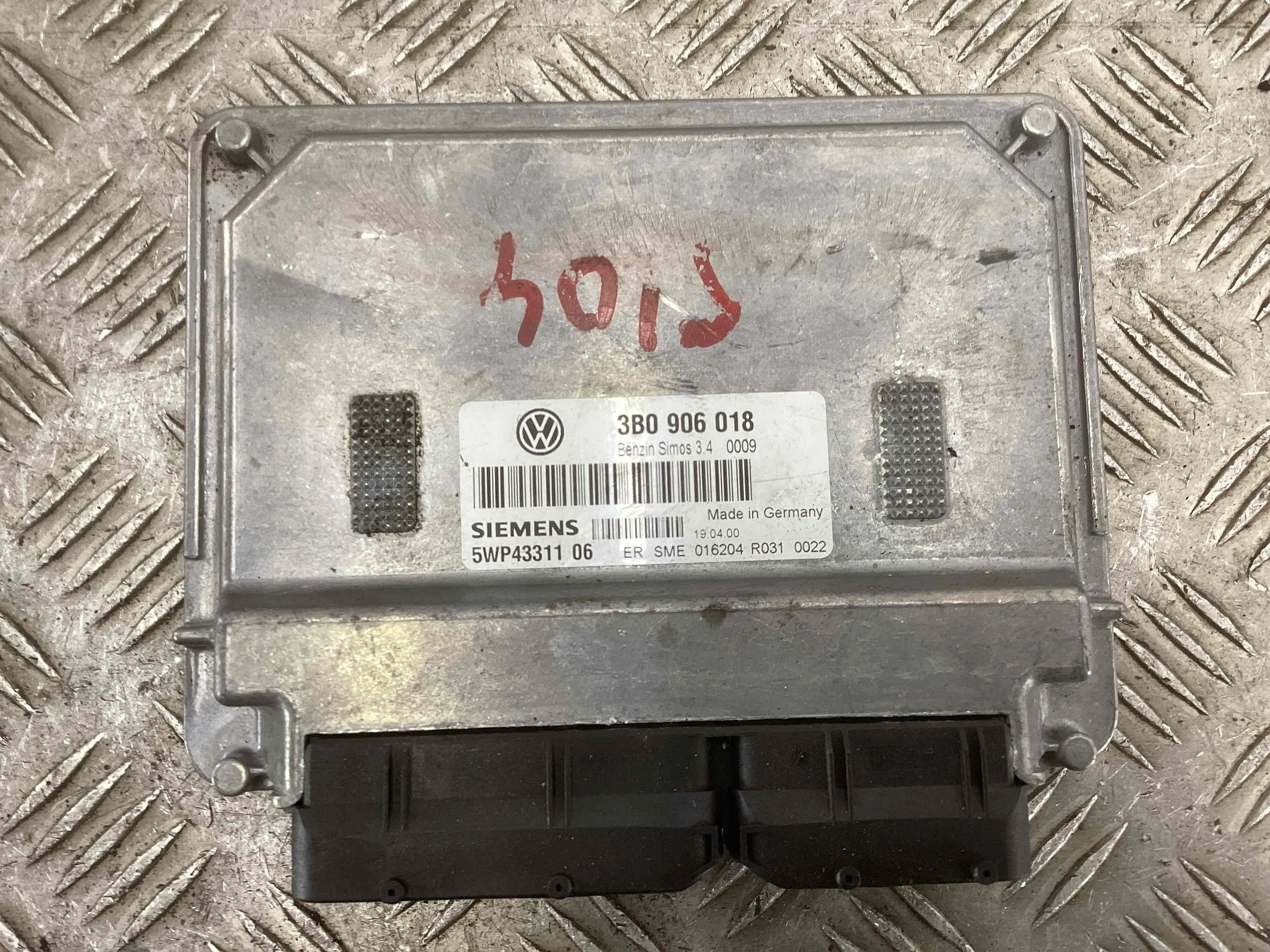 Блок управления двигателем Volkswagen Passat Passat B5 (3B) 1996-2000 2000 1,6 i Бензин МКПП 5ст. Универсал.