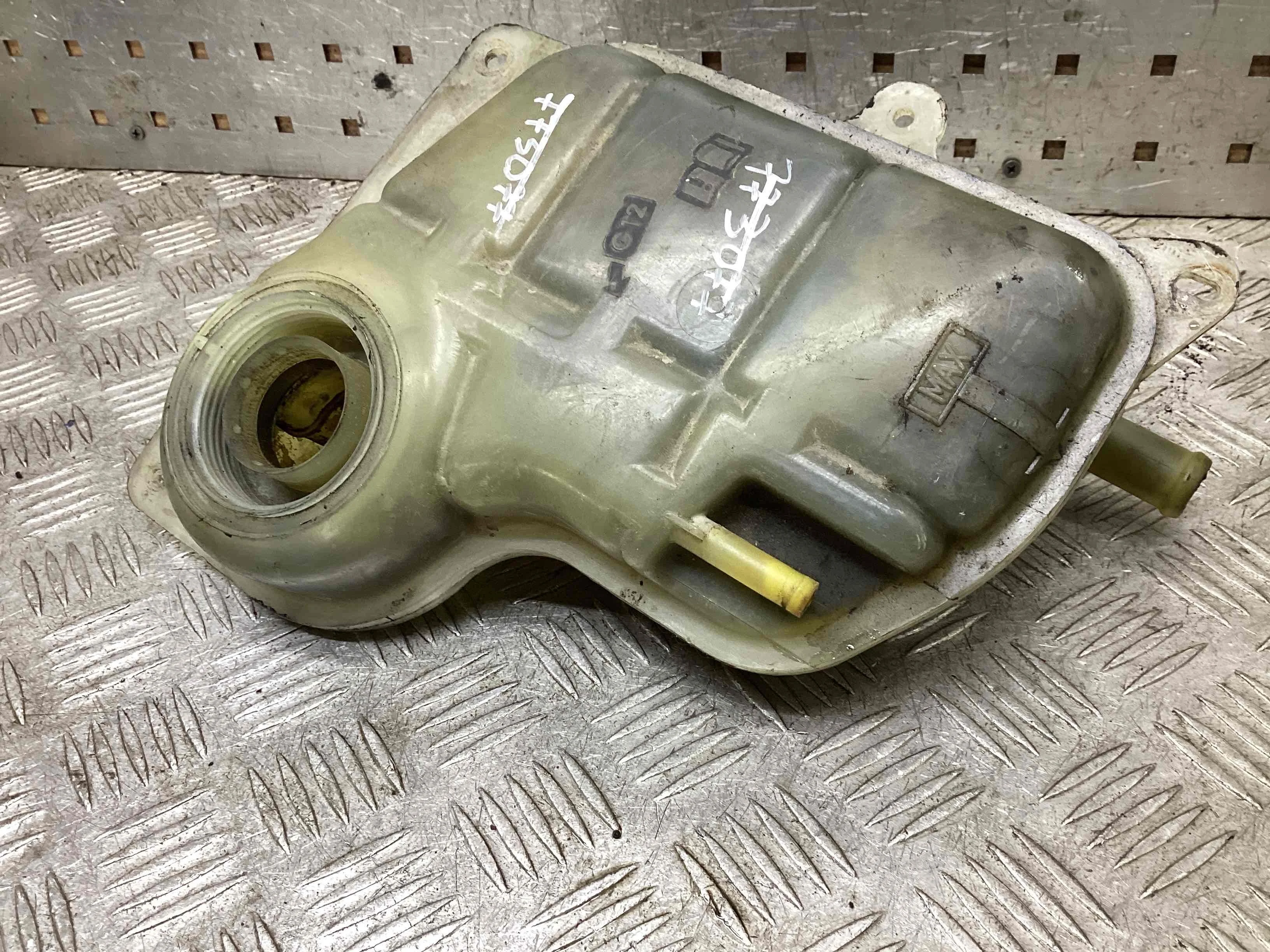 Бачок расширительный Volkswagen Passat Passat B5 (3B) 1996-2000 1998 1,6 i Бензин МКПП 5ст. Универсал.