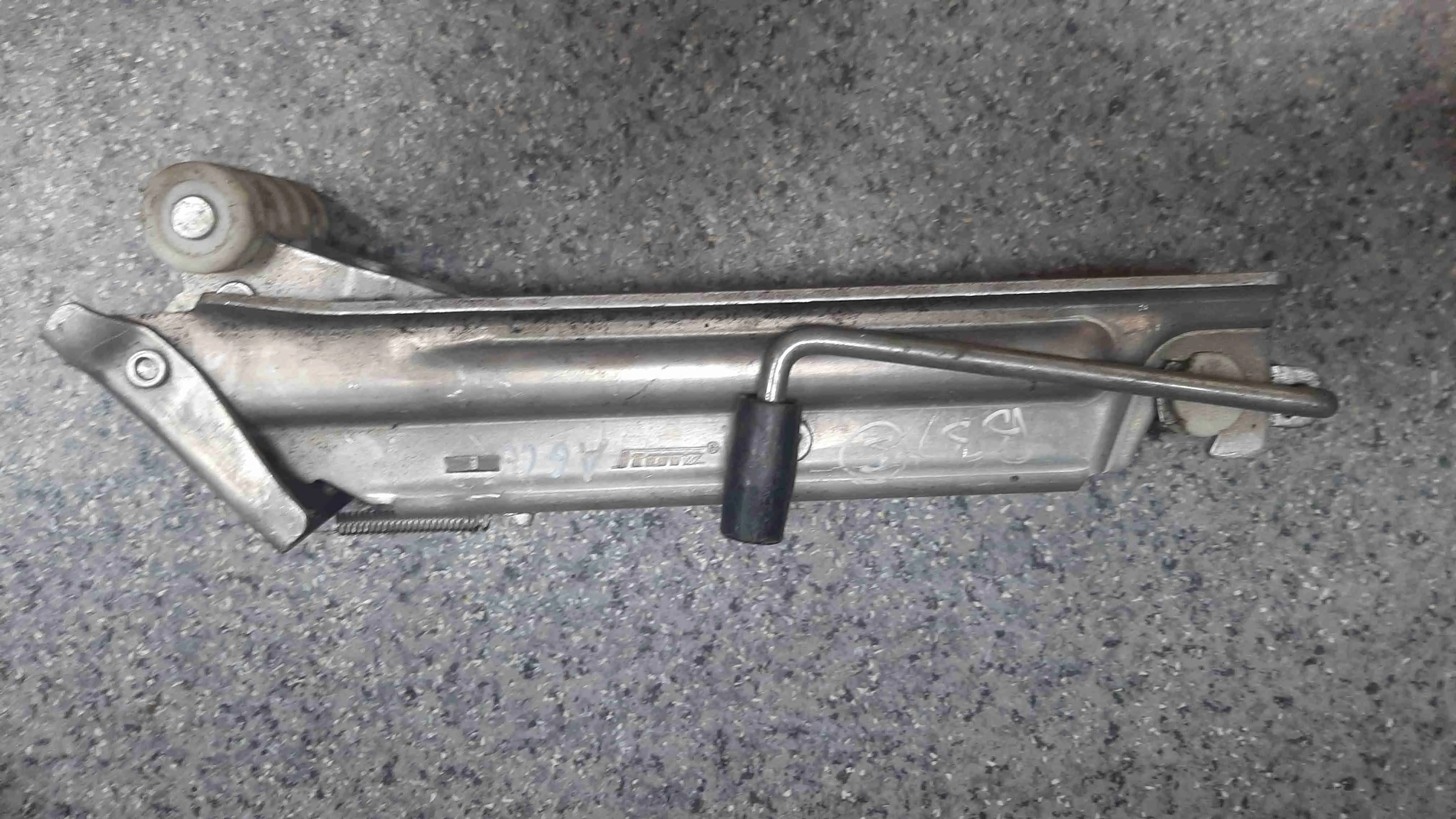 Домкрат Audi A6 A6 C6 (4F) 2004-2008 2006 2,4 i Бензин МКПП Седан.