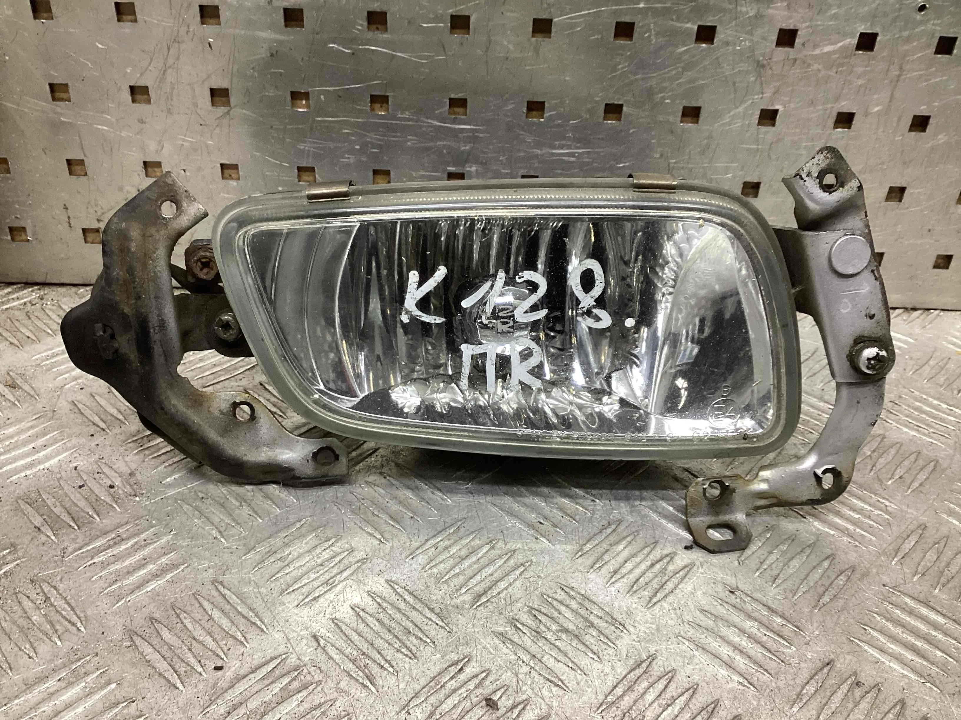 Фара противотуманная правая Mitsubishi Pajero Pajero III 1999-2006 2002 3,2 TD Дизель АКПП Внедорожник.