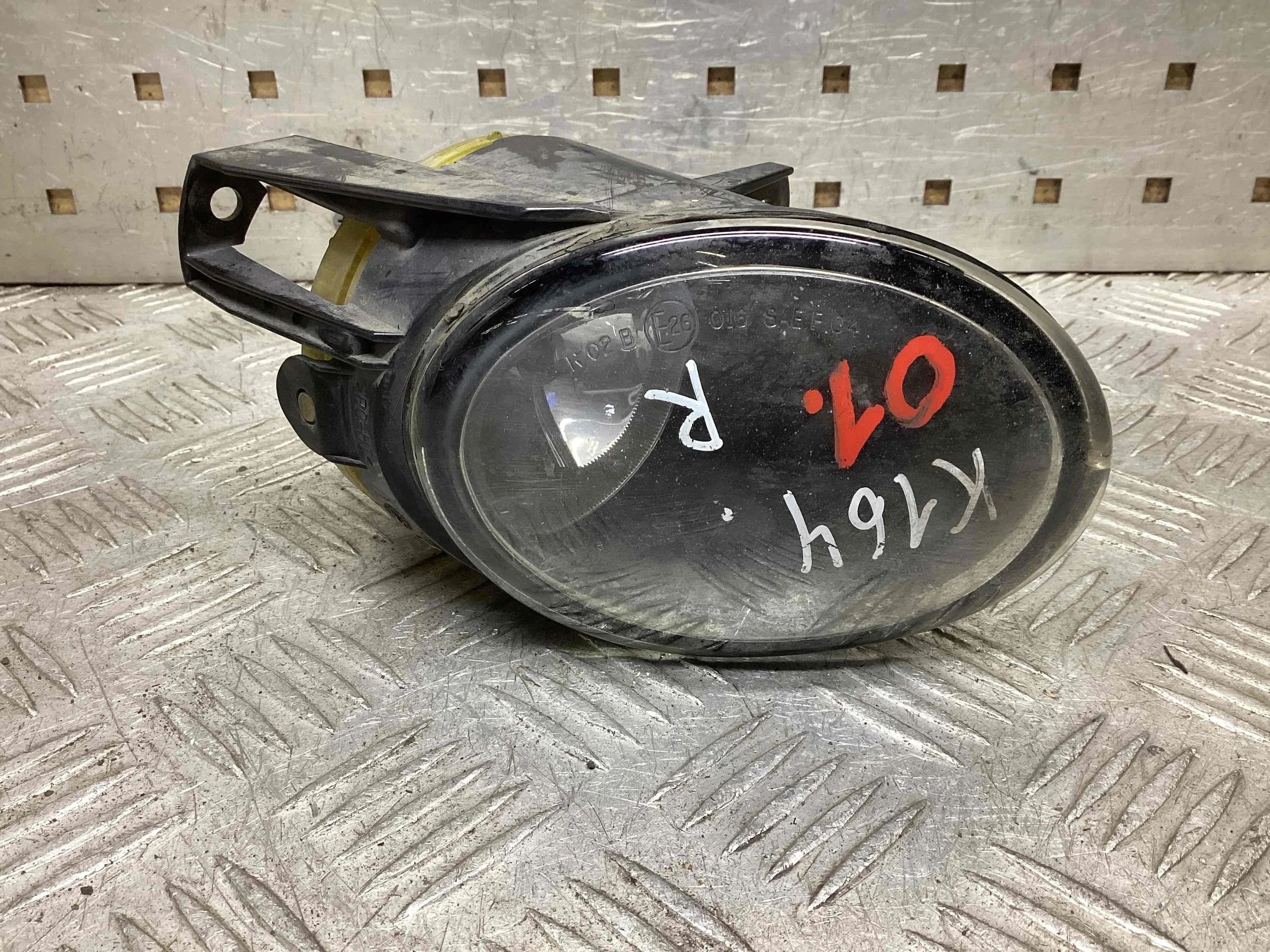 Фара противотуманная правая Volkswagen Passat Passat B6 (3C) 2005-2010 2005 2,0 TDi Дизель АКПП Универсал.