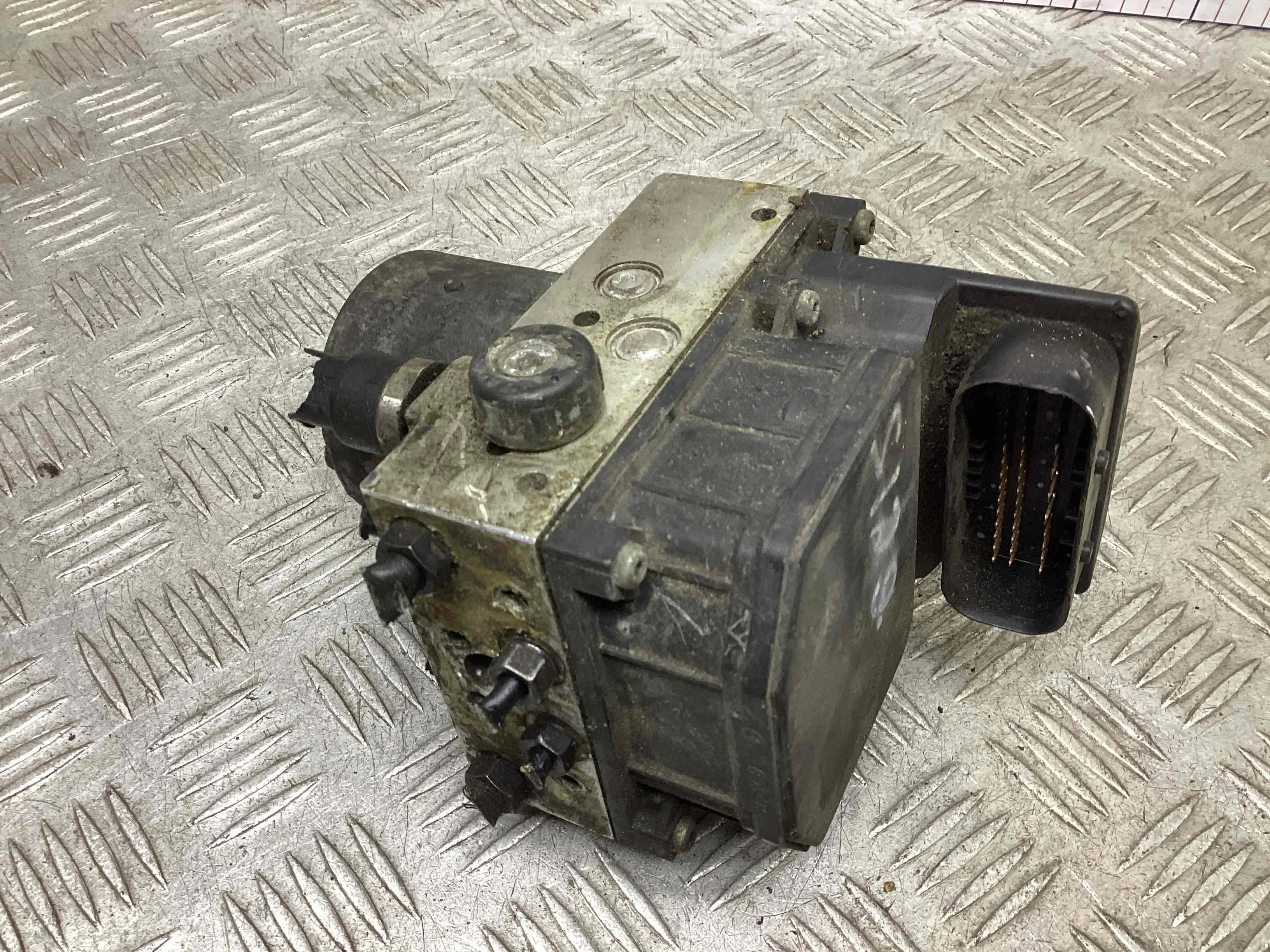 Блок ABS Volkswagen Passat Passat B5+ (3B) 2000-2005 рестайлинг 2003 1,9 TDi Дизель МКПП 6ст. Универсал.
